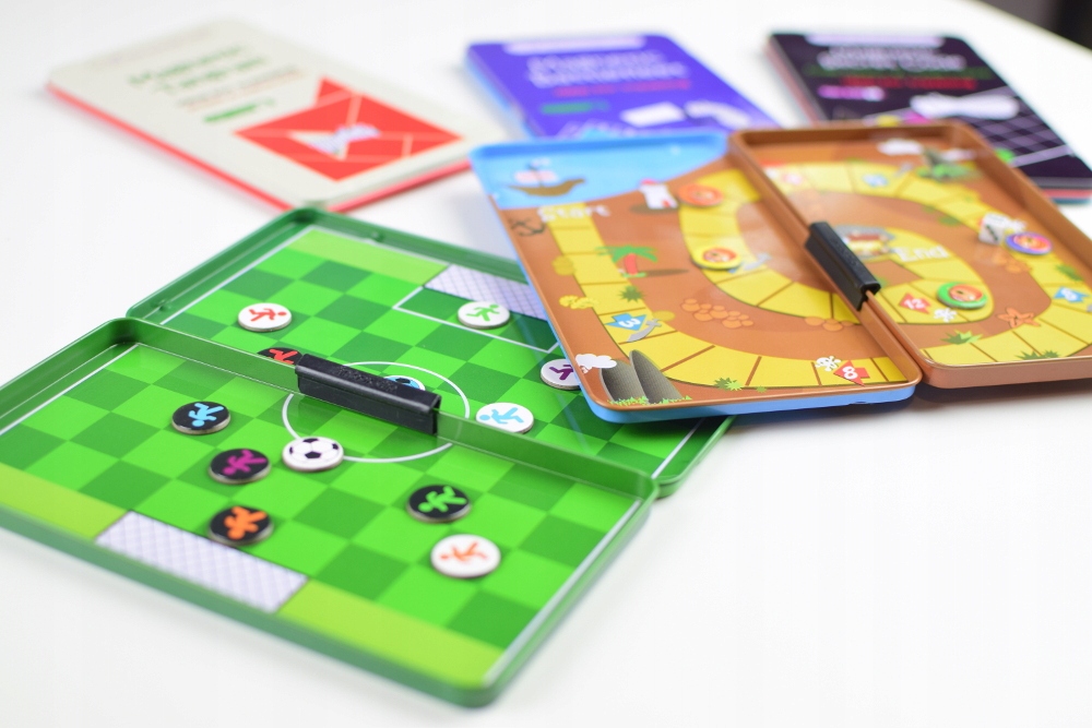 Magnetyczna piłka nożna PODRÓŻNA magnetic soccer Marka The Purple Cow