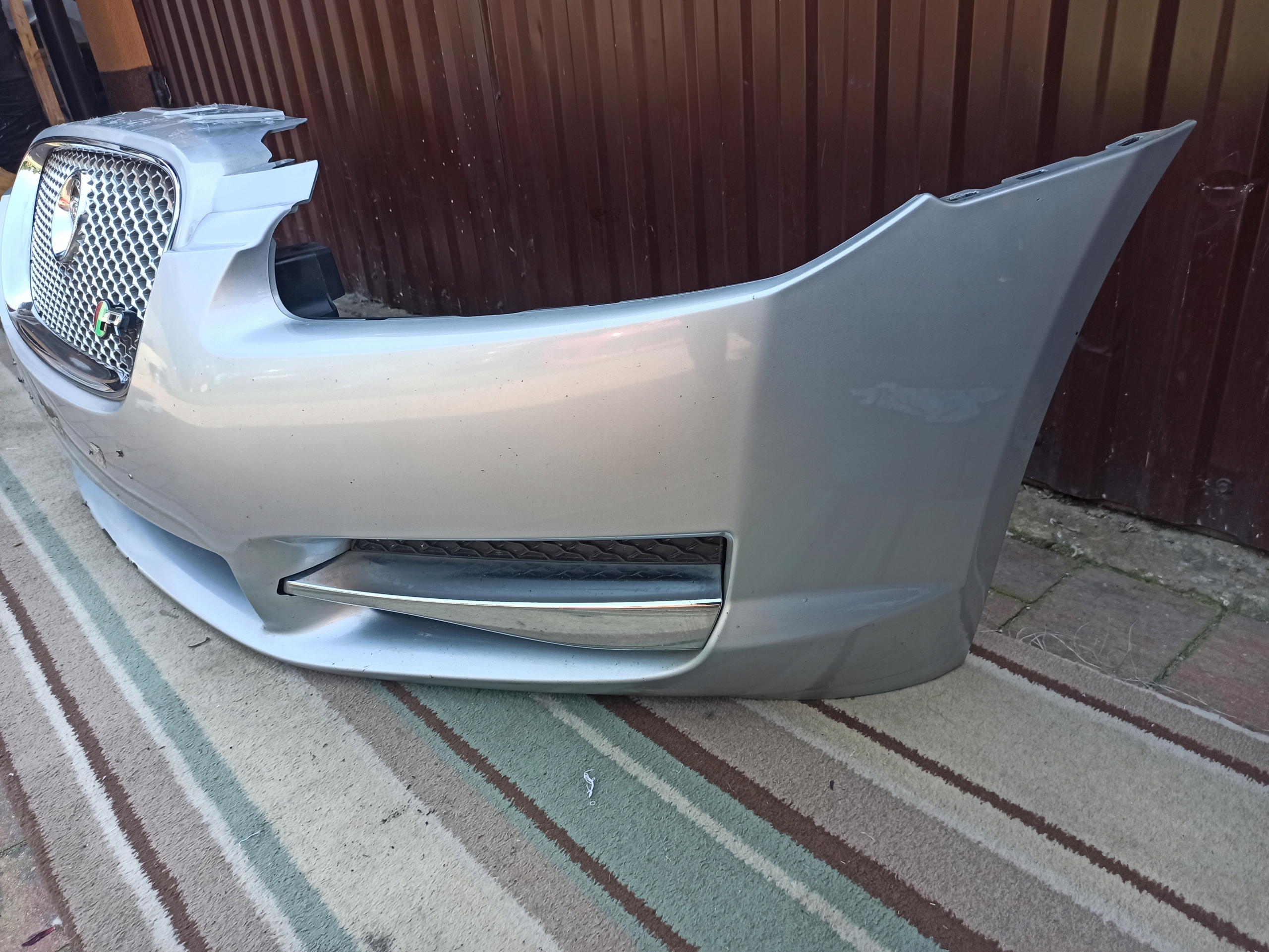 bumper front JAGUAR XF X250 SREBRNY 07-11r