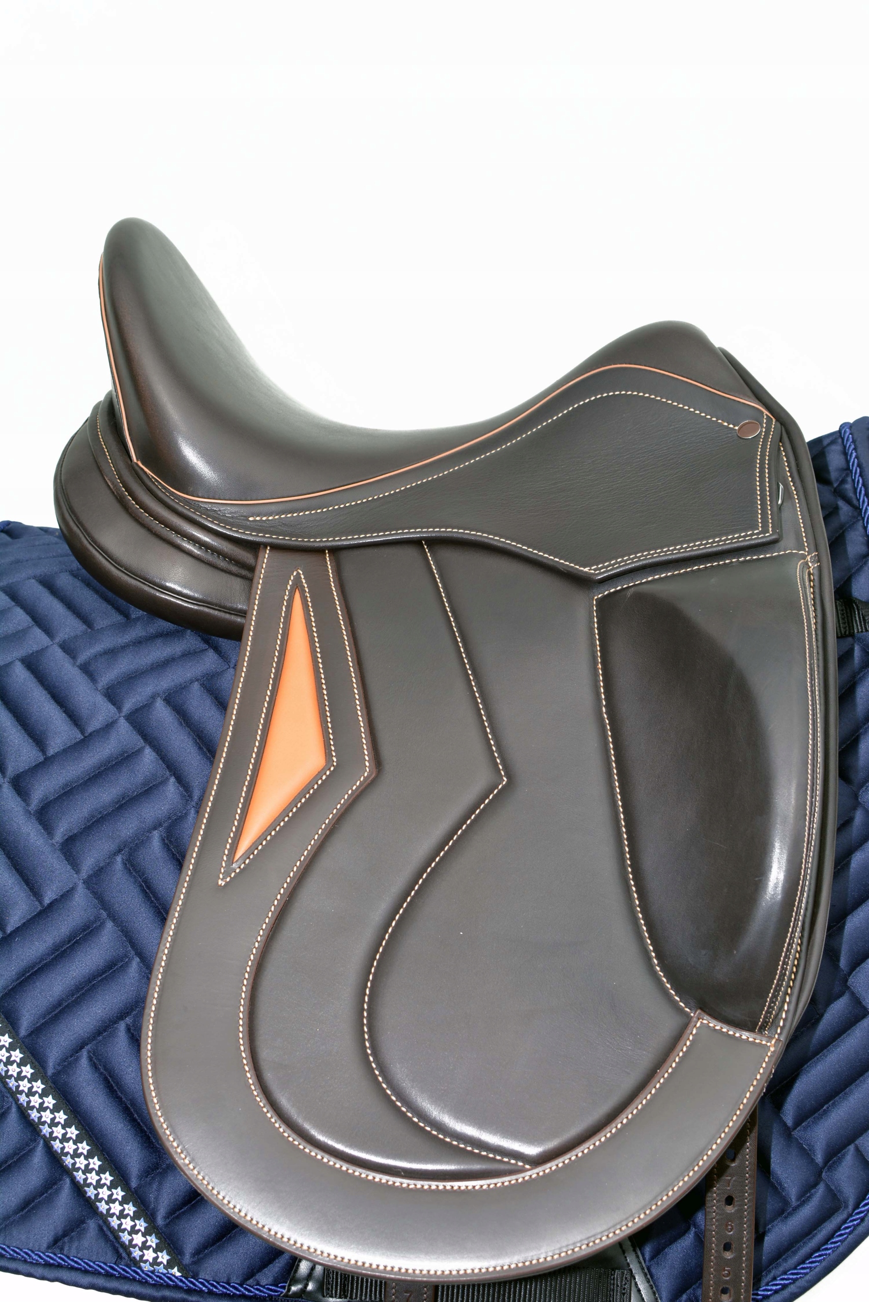 Siodło Ujeżdżeniowe Z Wymienym Łękiem Jedna Tybinka 17,5C Łęk 32-NOWY Model