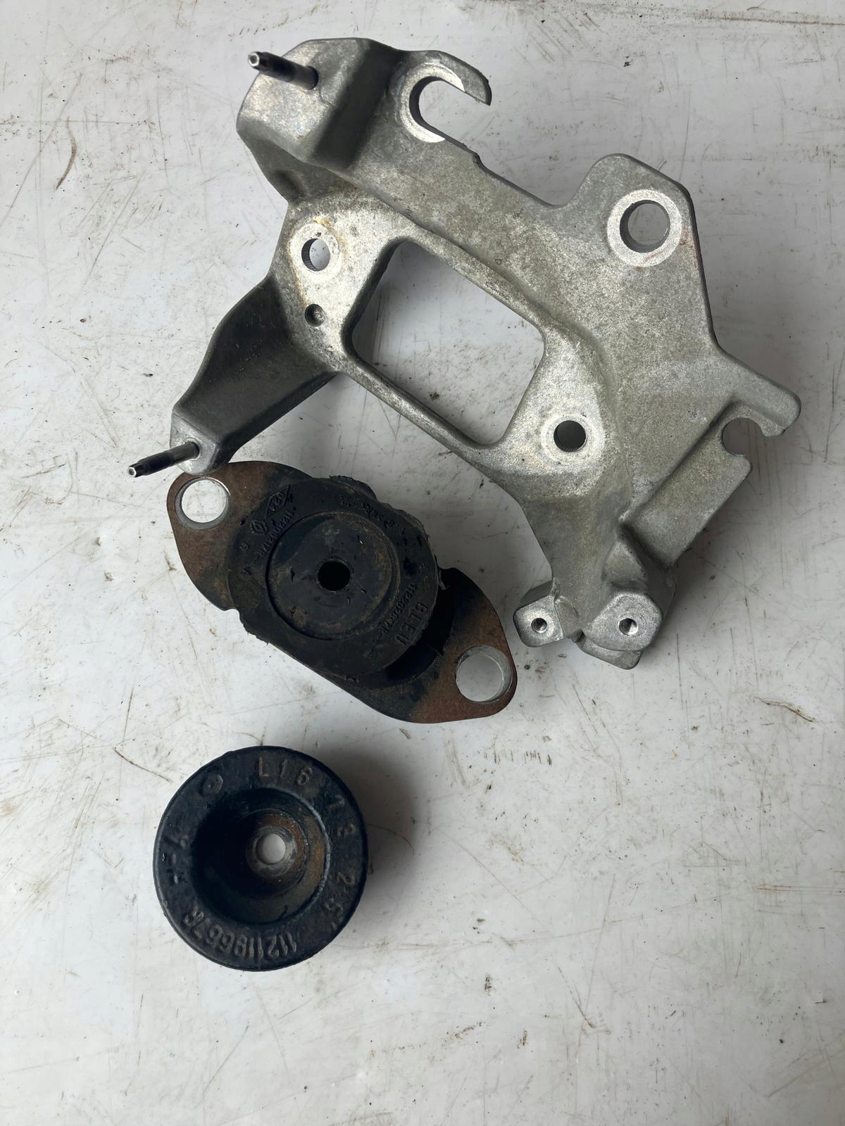 holder gearbox mounting RENAULT ZOE 112223722R