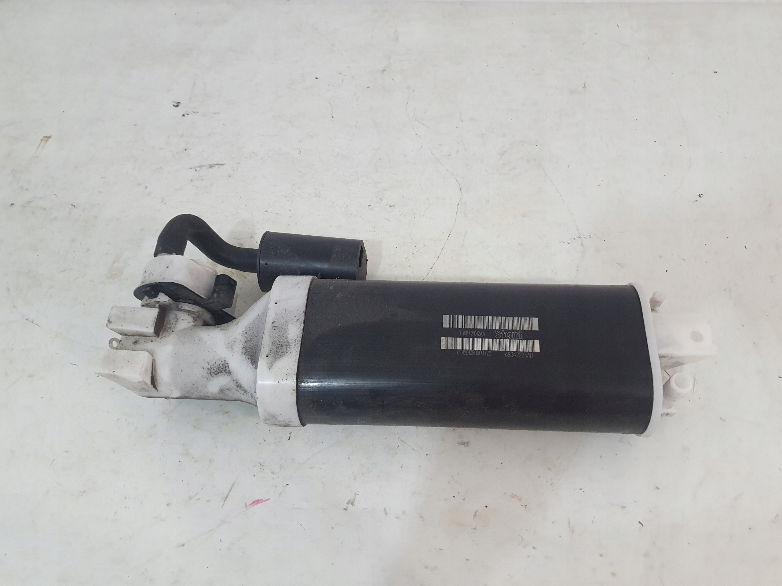DODGE CHALLENGER 15- 3.6 5.7 karbonski filter OPAROW goriva 68421012AA