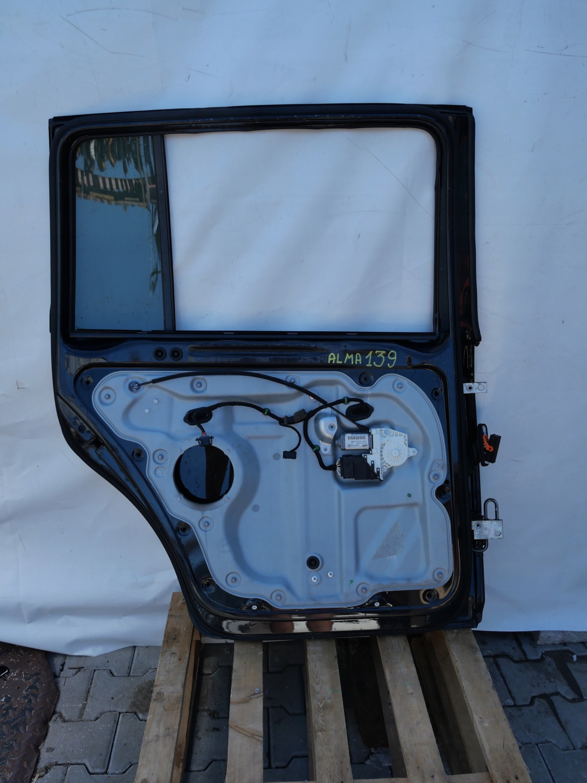 VW TOURAN rear part left door