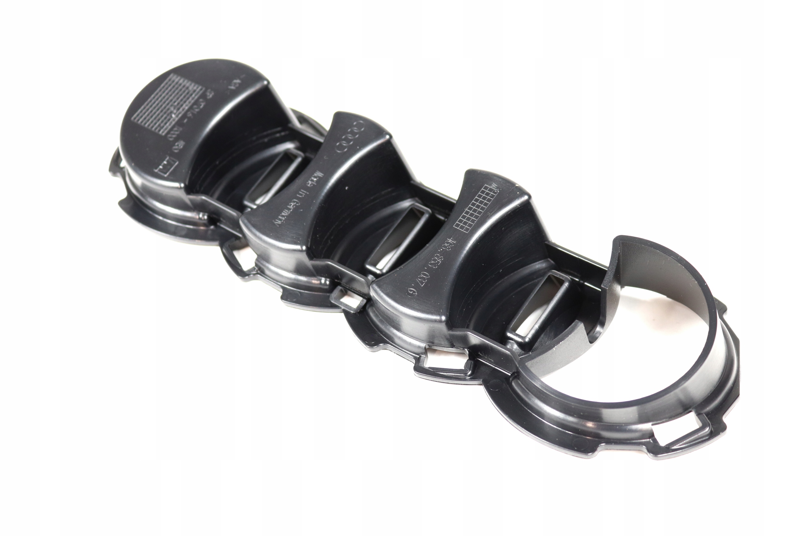 MOCOWANIE EMBLEMATU PRZOD GRILL AUDI RS7 Installation side Front