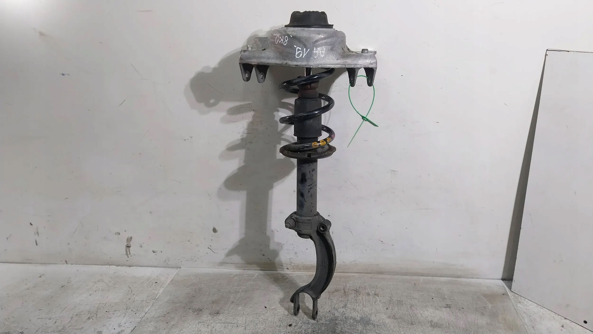 shock absorber front right 8T0413031AF AUDI A4 B8 LIFT 2.0 TDI