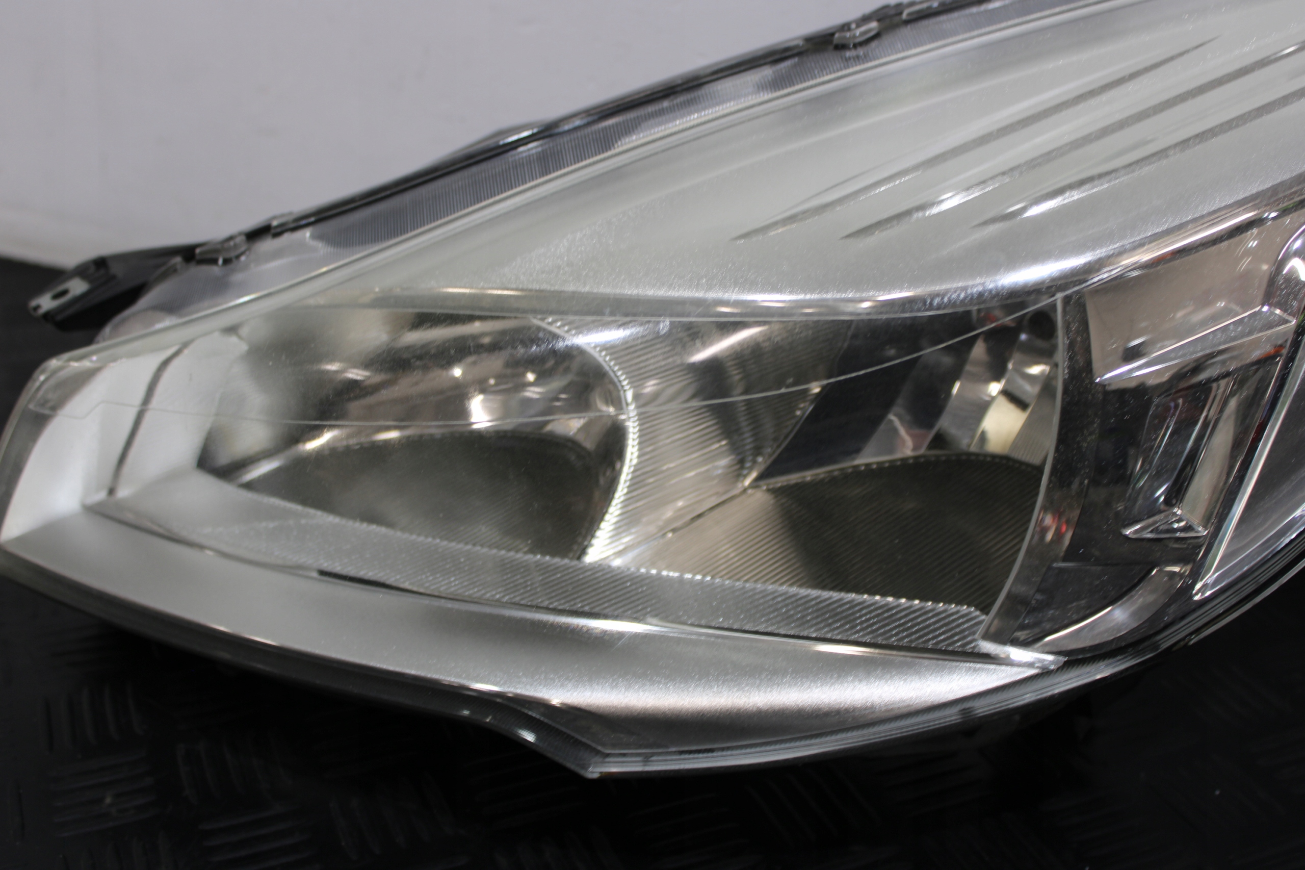 light left front CV44-13W030-AE FORD KUGA MK2