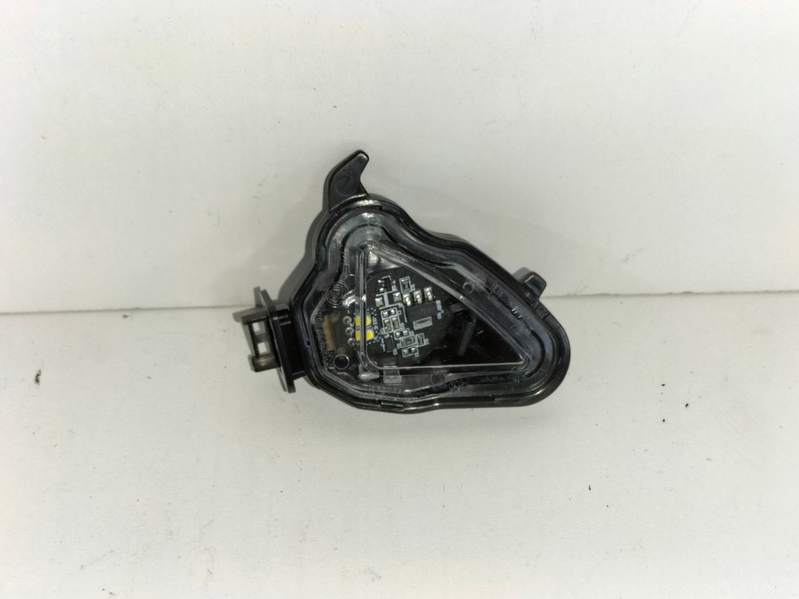 Lampka oświetlenie lusterka lewa SKODA OCTAVIA 4 IV 19-