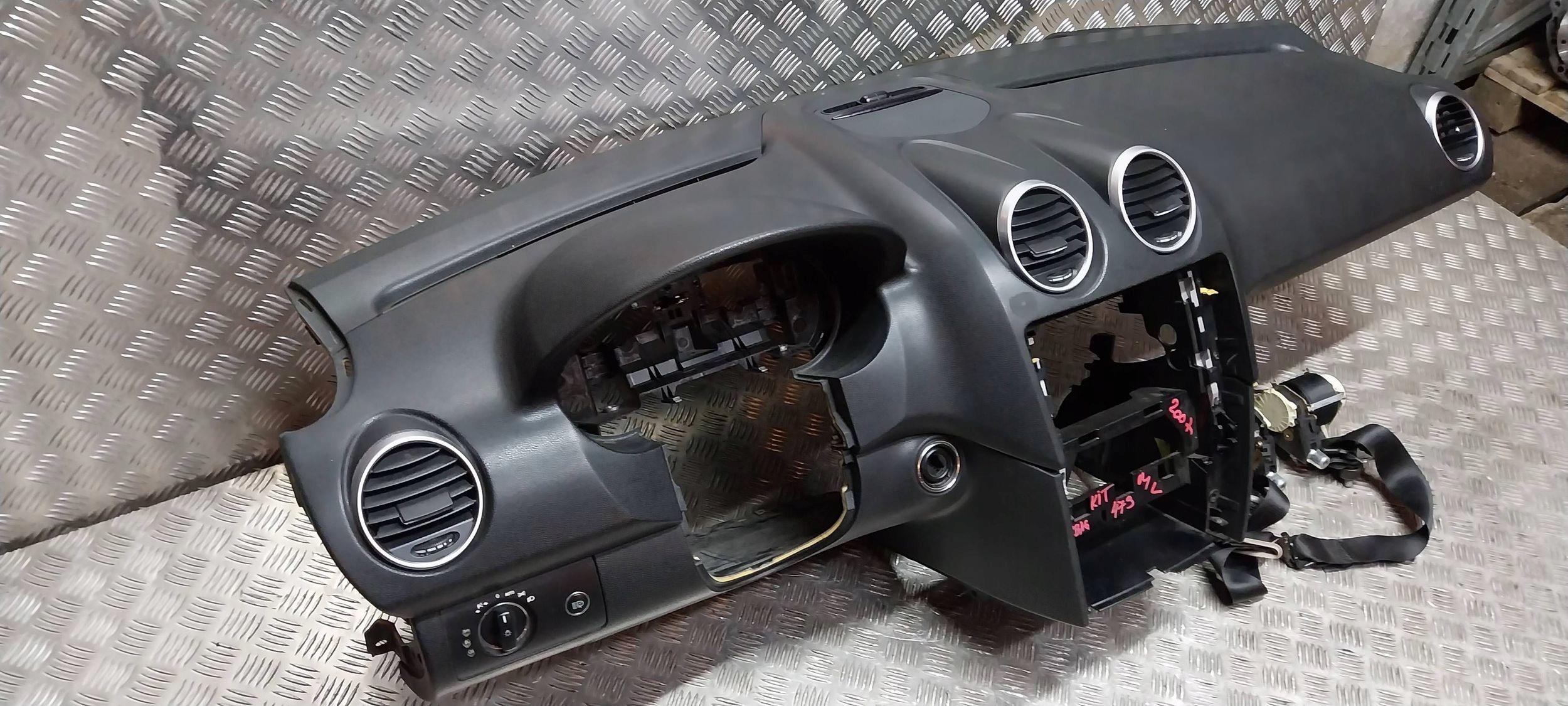 console dashboard instrument panel MERCEDES ML W164 05