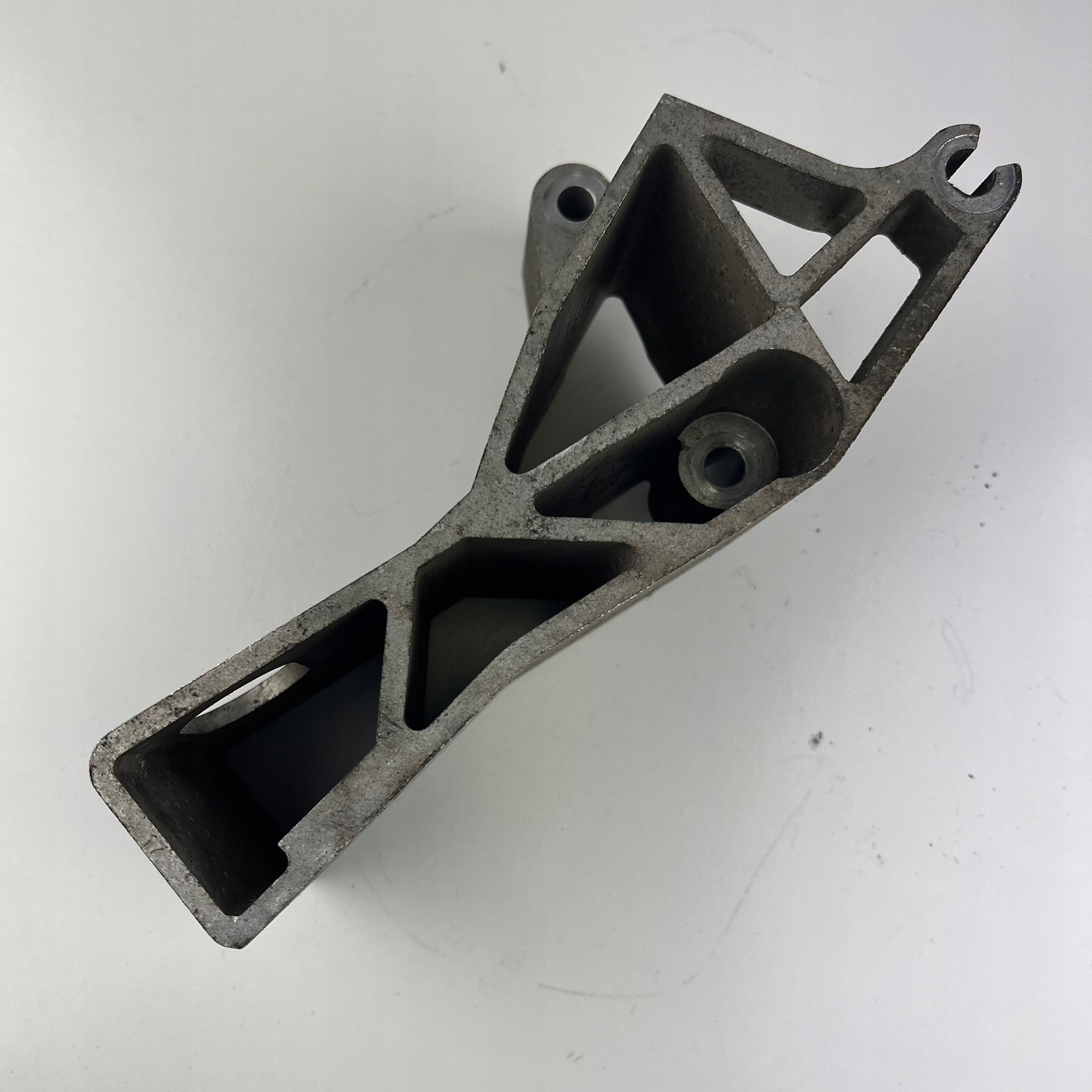 31262324 - Опора для ніг VOLVO D5 S60 S80 V60 V70 XC60 2.4