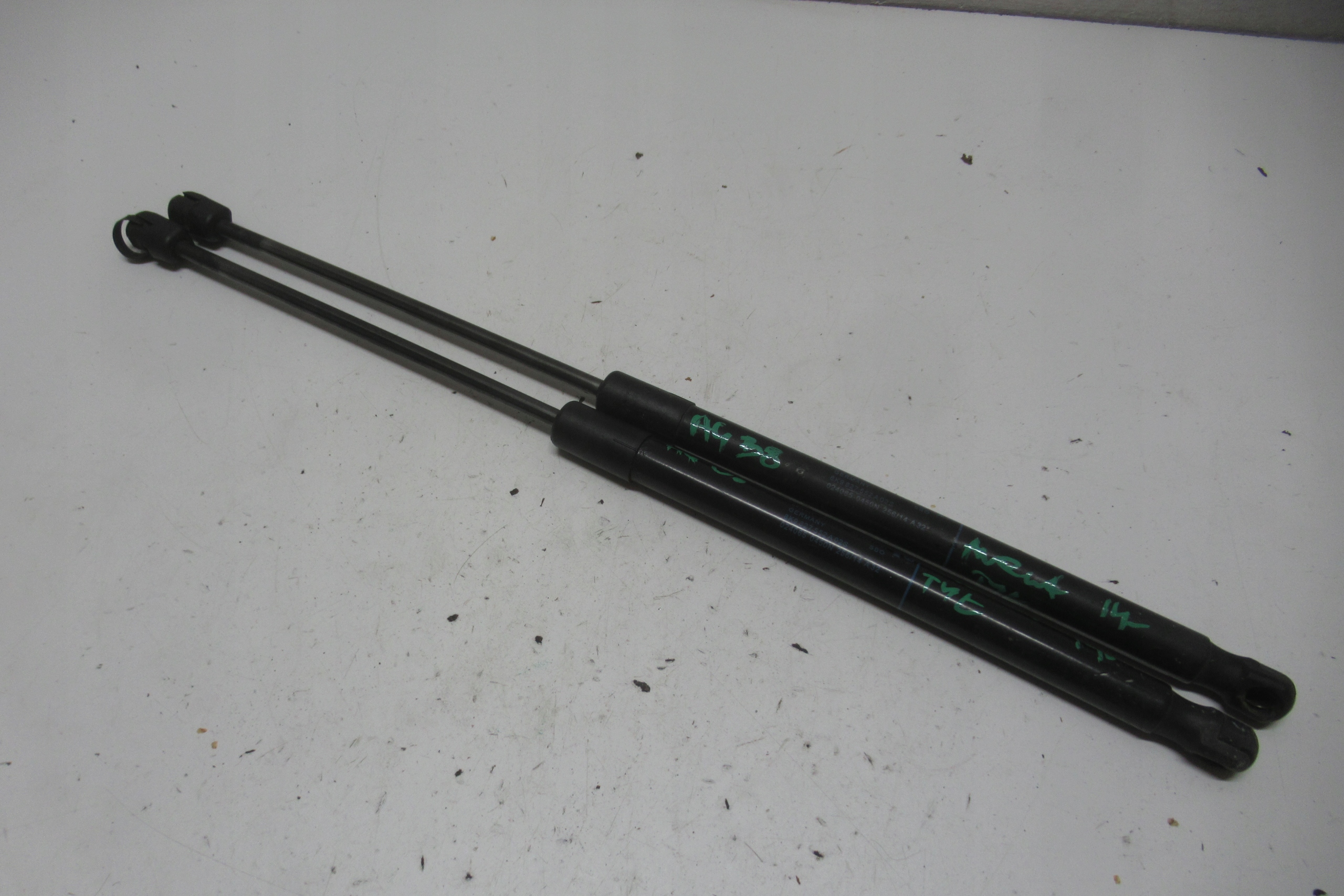 AUDI A4 B8 FL 2.0 TFSI 14R Dämpfer heckklappe heck 8K9827552A