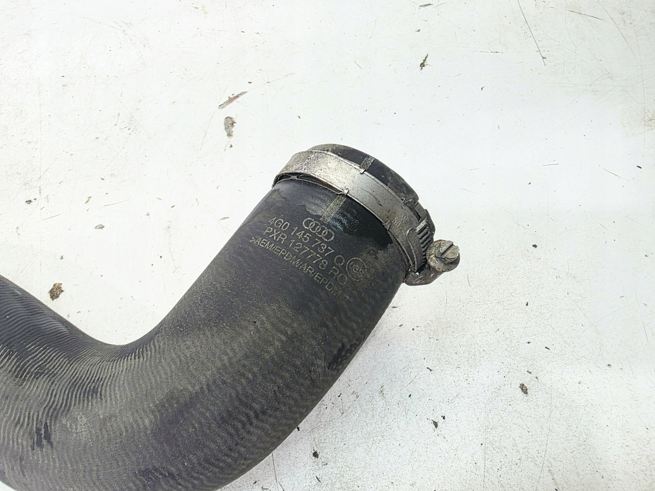 trouba hadice intercoolera AUDI A6 C7 A7 2.0 TDI 4G0145737Q