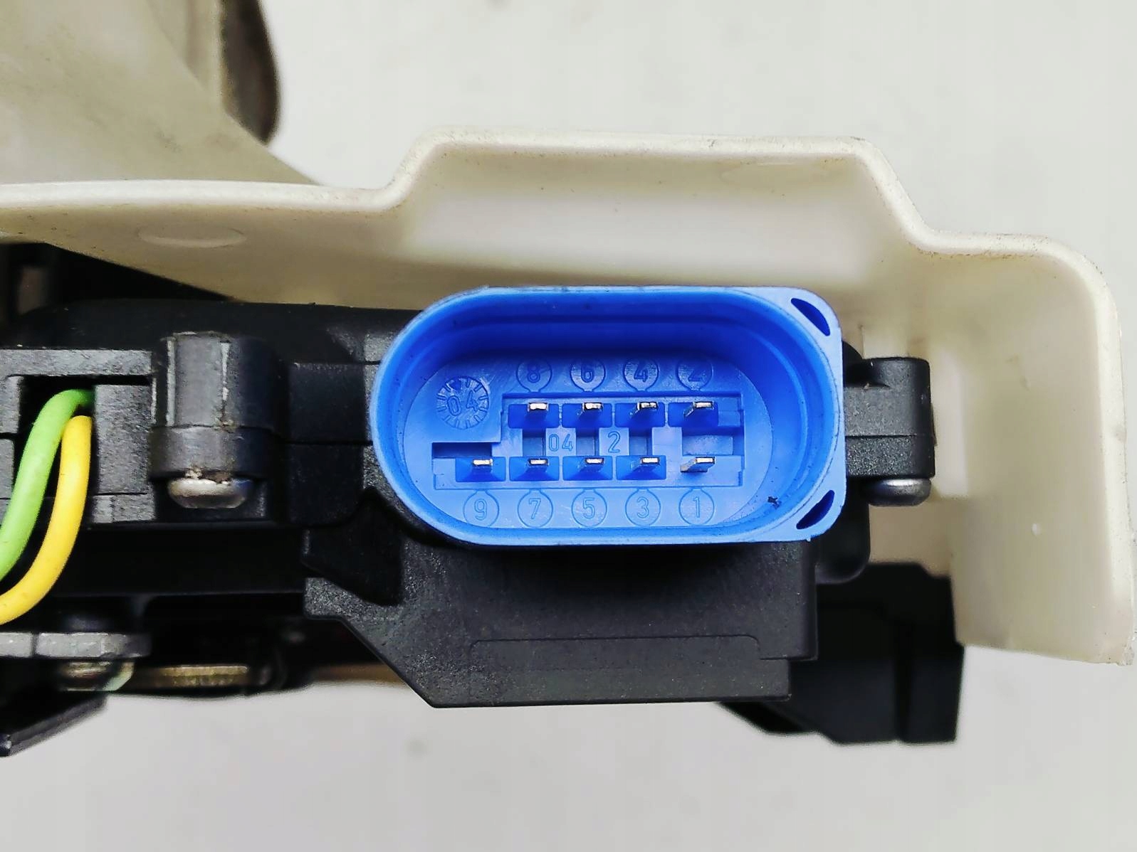 lock door right front 9 Pin Volkswagen Golf V 1.4 16V 4K04
