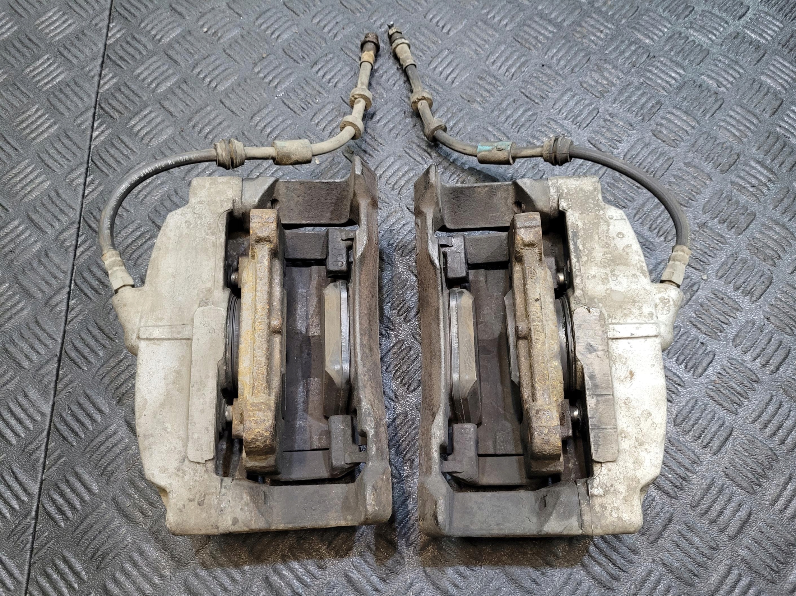 caliper front front left right 316 MM 945 VOLVO XC70 II 2.4 D5
