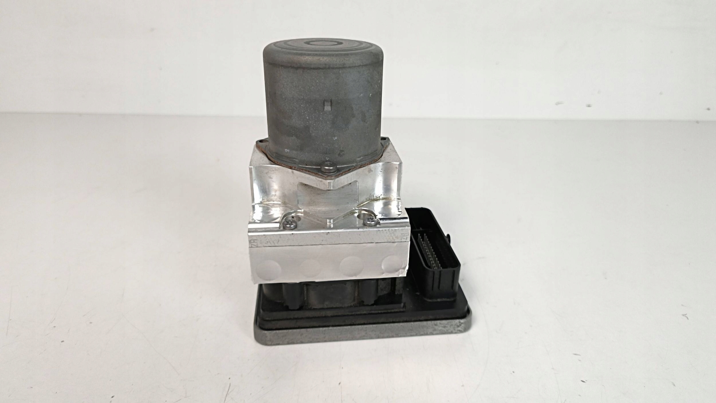 BMW 5 G30 G31 G38 6889160 Pompa ABS