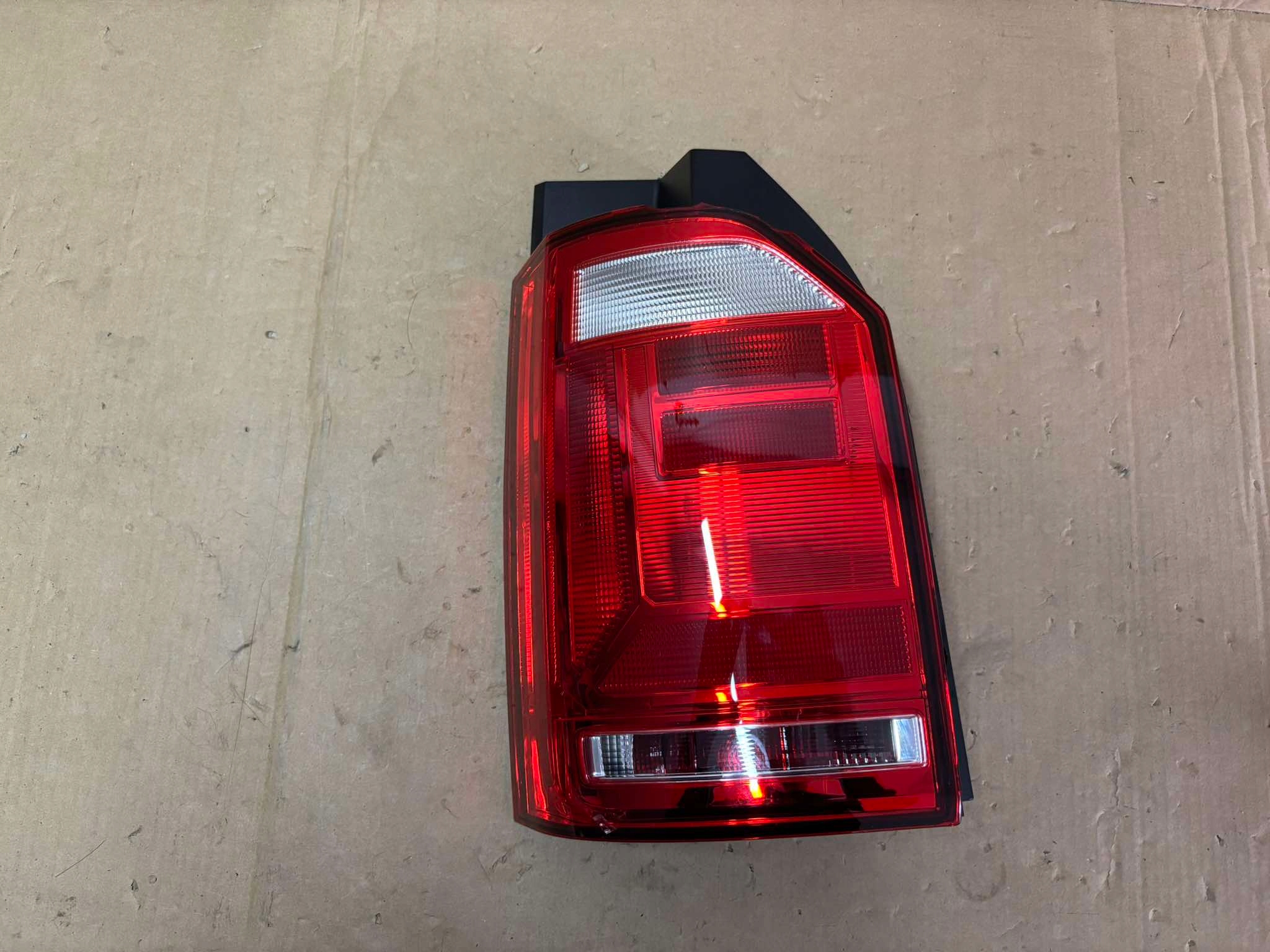 light left rear part VW TRANSPORTER 7E0945095AD