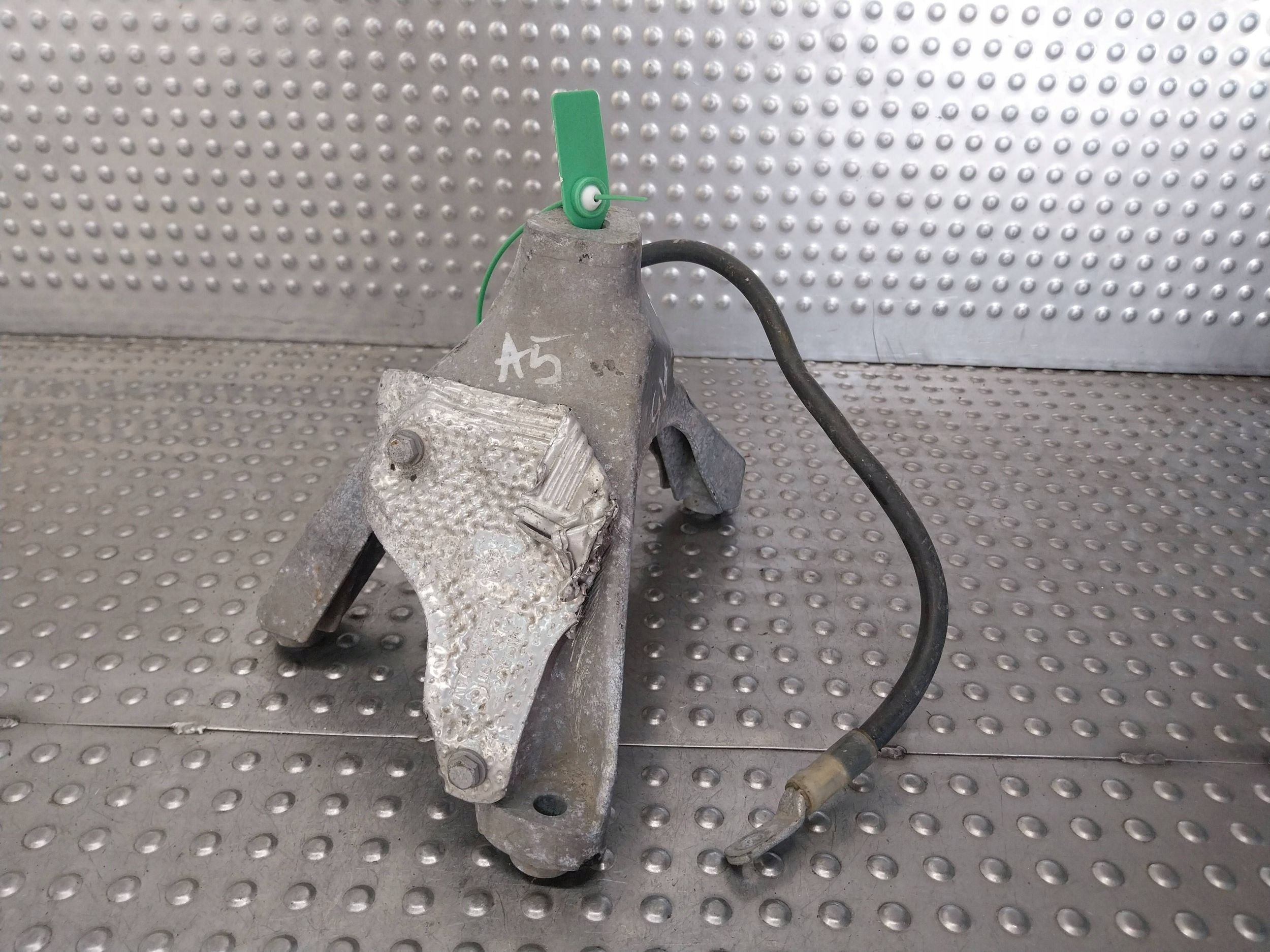 engine mount 8K0199308CA AUDI A4 B8 A5 8T Q5 8R 2.0T