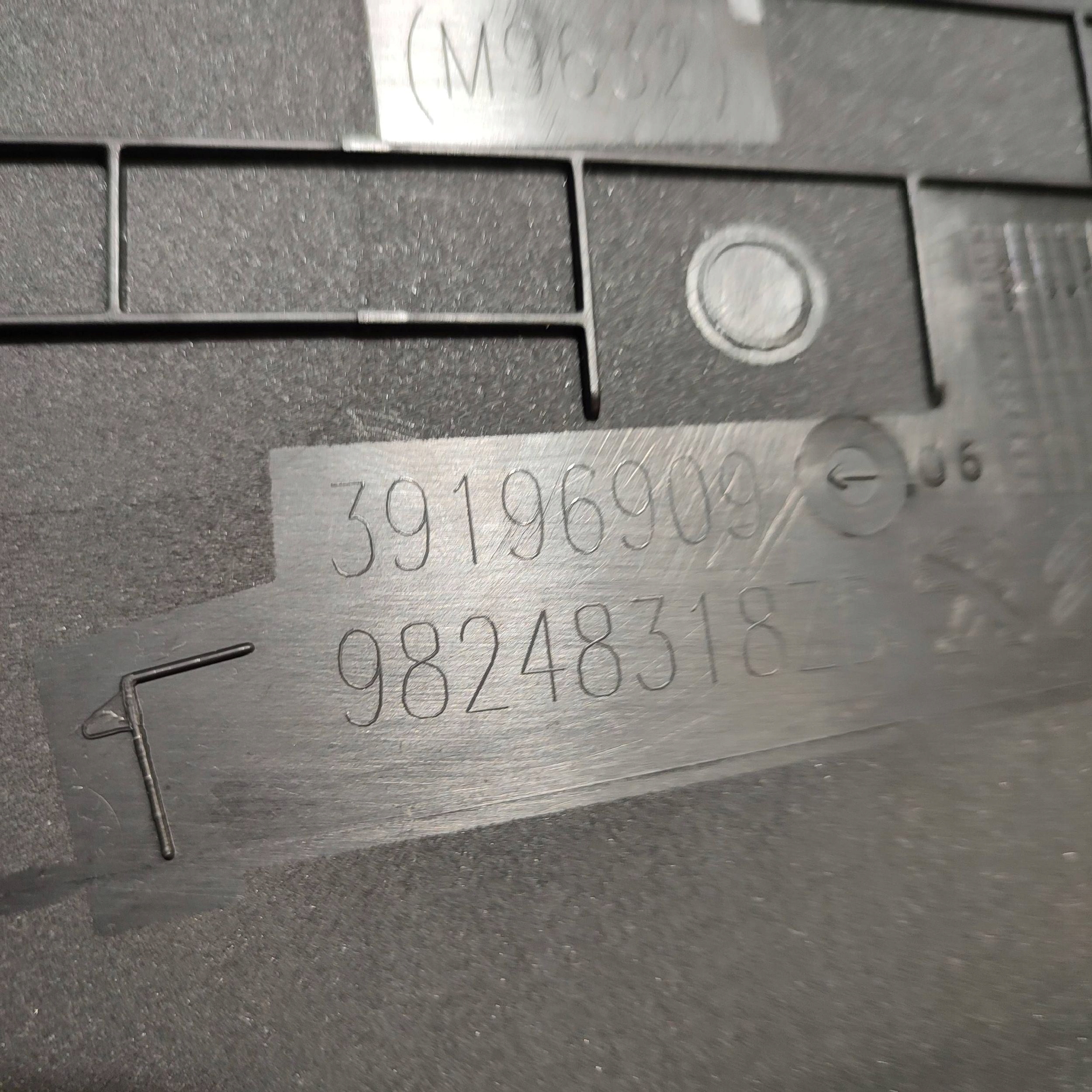 cover slupka B upper left side Opel Corsa F M9632