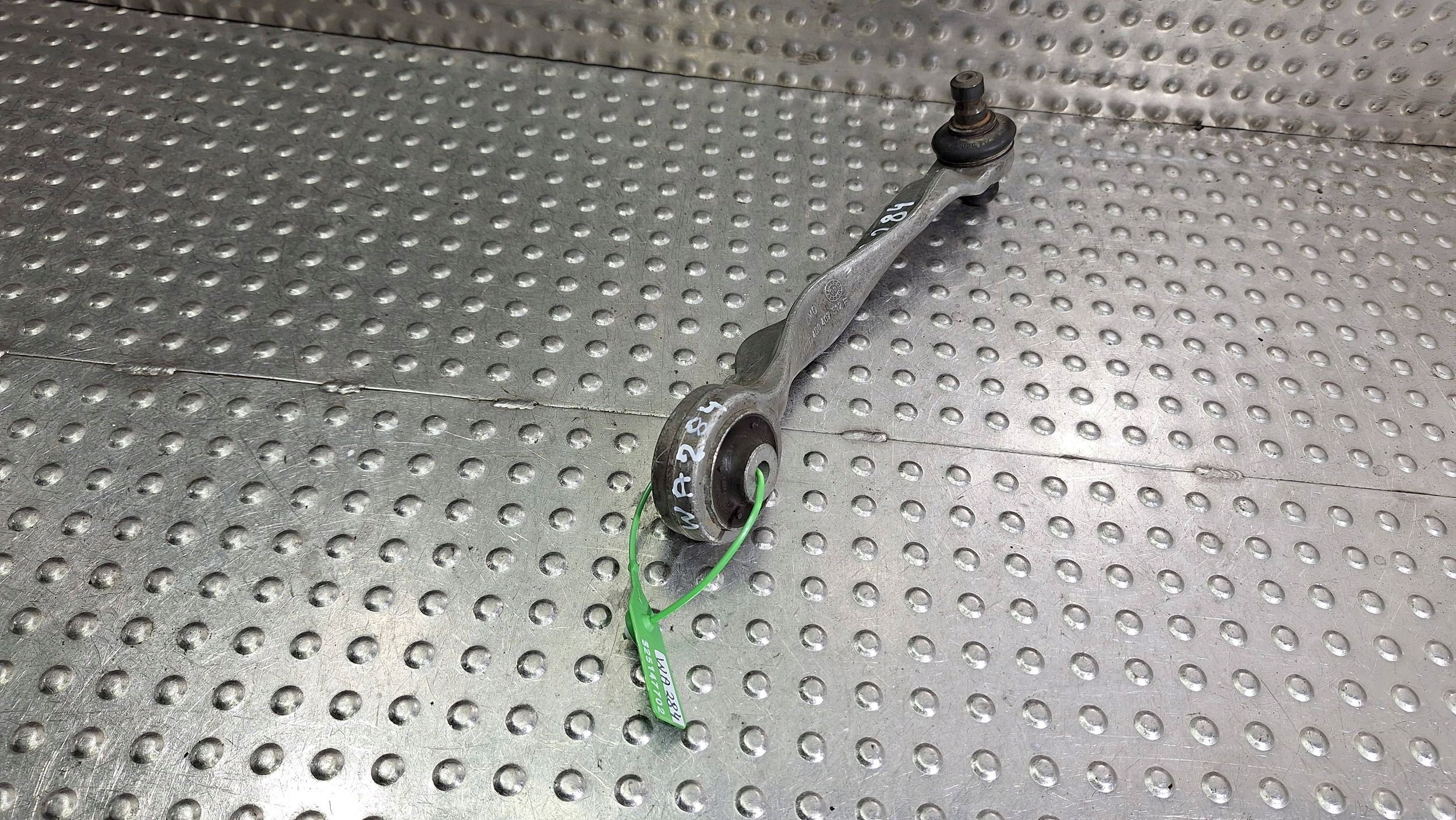 arm right front upper OE 4D0407512F AUDI A4 B6 A6 C5 PASSAT B5 SUPERB and