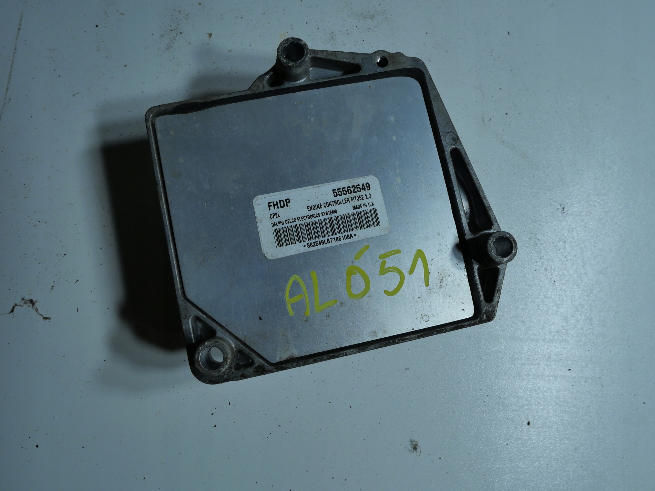 computer control unit of the engine OPEL ASTRA H ZAFIRA B 55562549