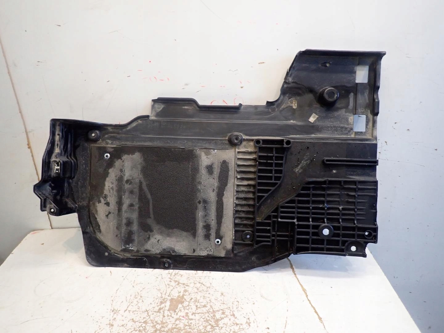 cover chassis left VW SEAT SKODA 5Q0825505F
