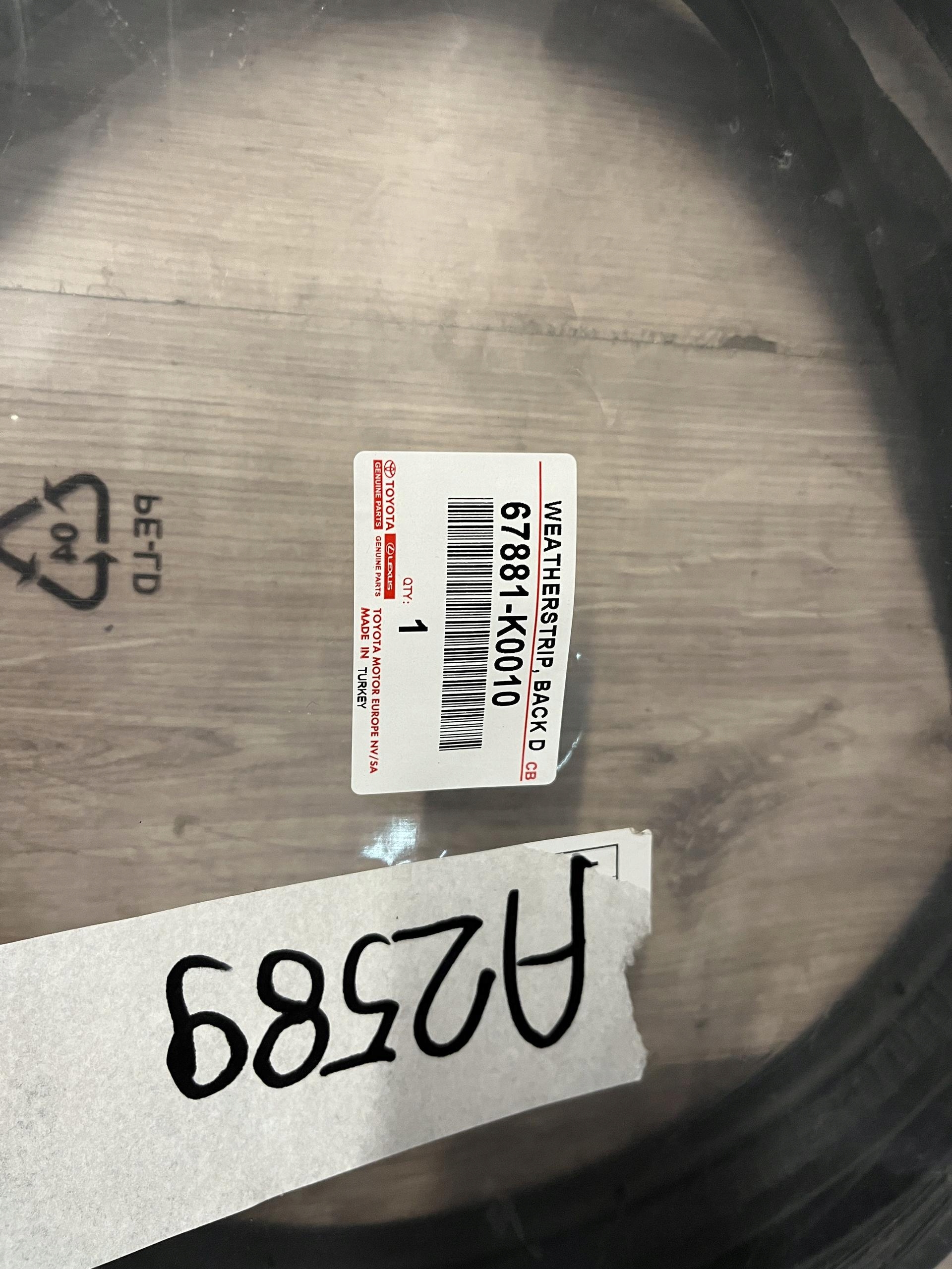 TOYOTA YARIS IV USZCZELKA KLAPY BAGAŻNIKA 67881-K0010 Typ samochodu 4x4/SUV Samochody osobowe