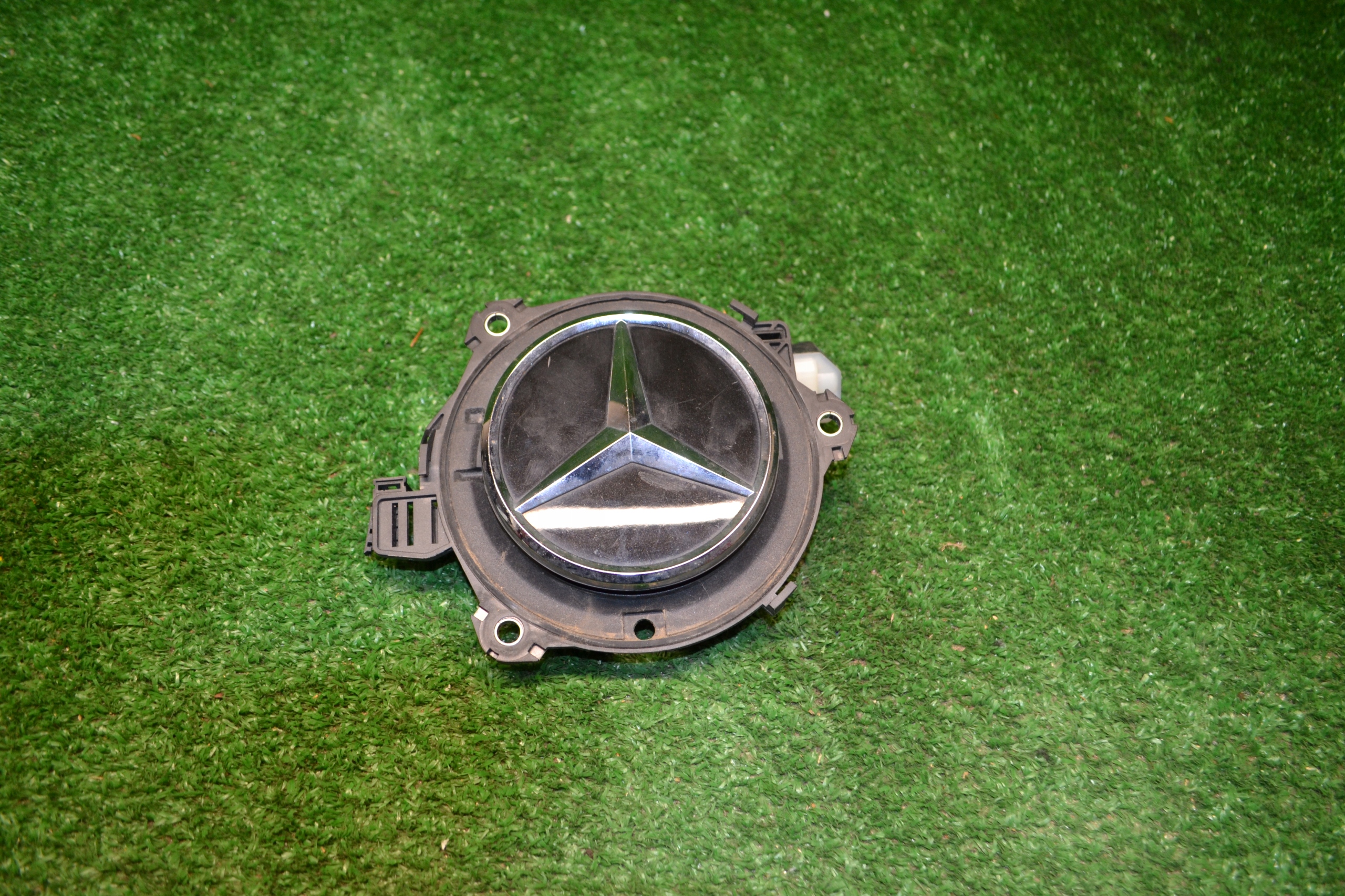 ЕМБЛЕМА MERCEDES РУЧКА КРИШКИ ПІД KAMERE A0997500300