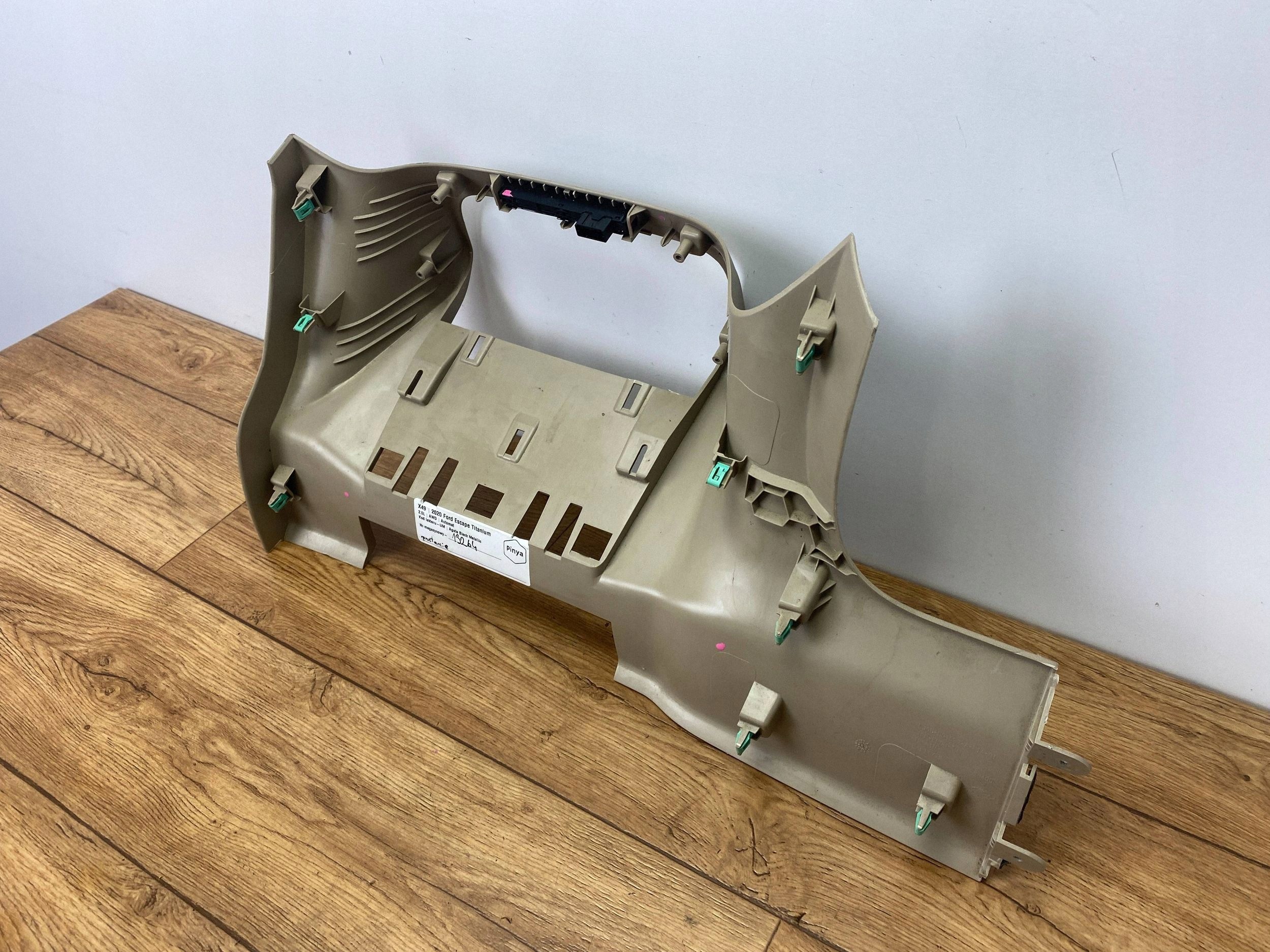 Boîte Châssis Console du tableau de bord Ford Escape IV Kuga MK3 2020+