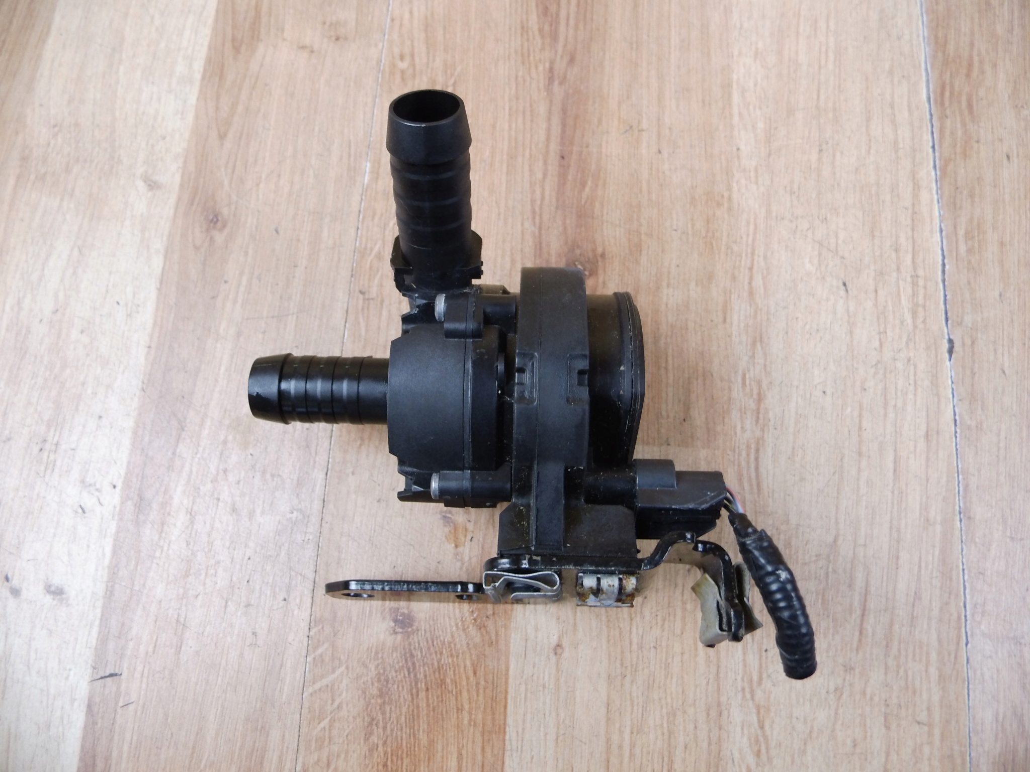 Ford Kuga III MK3 pumpa vode dodatna pumpa LX61-18D473-HPC