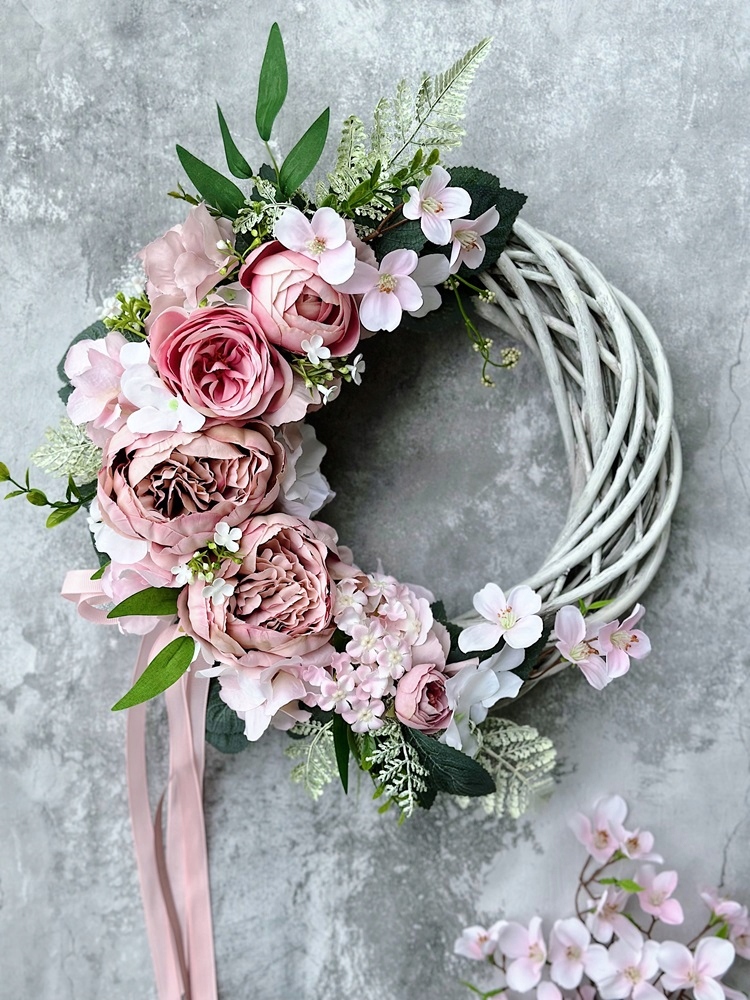WIANEK KWIATOWY WIOSENNY STROIK NA STÓŁ DRZWI WIENIEC WIKLINOWY PUDROWY RÓŻ Kod producenta WK632