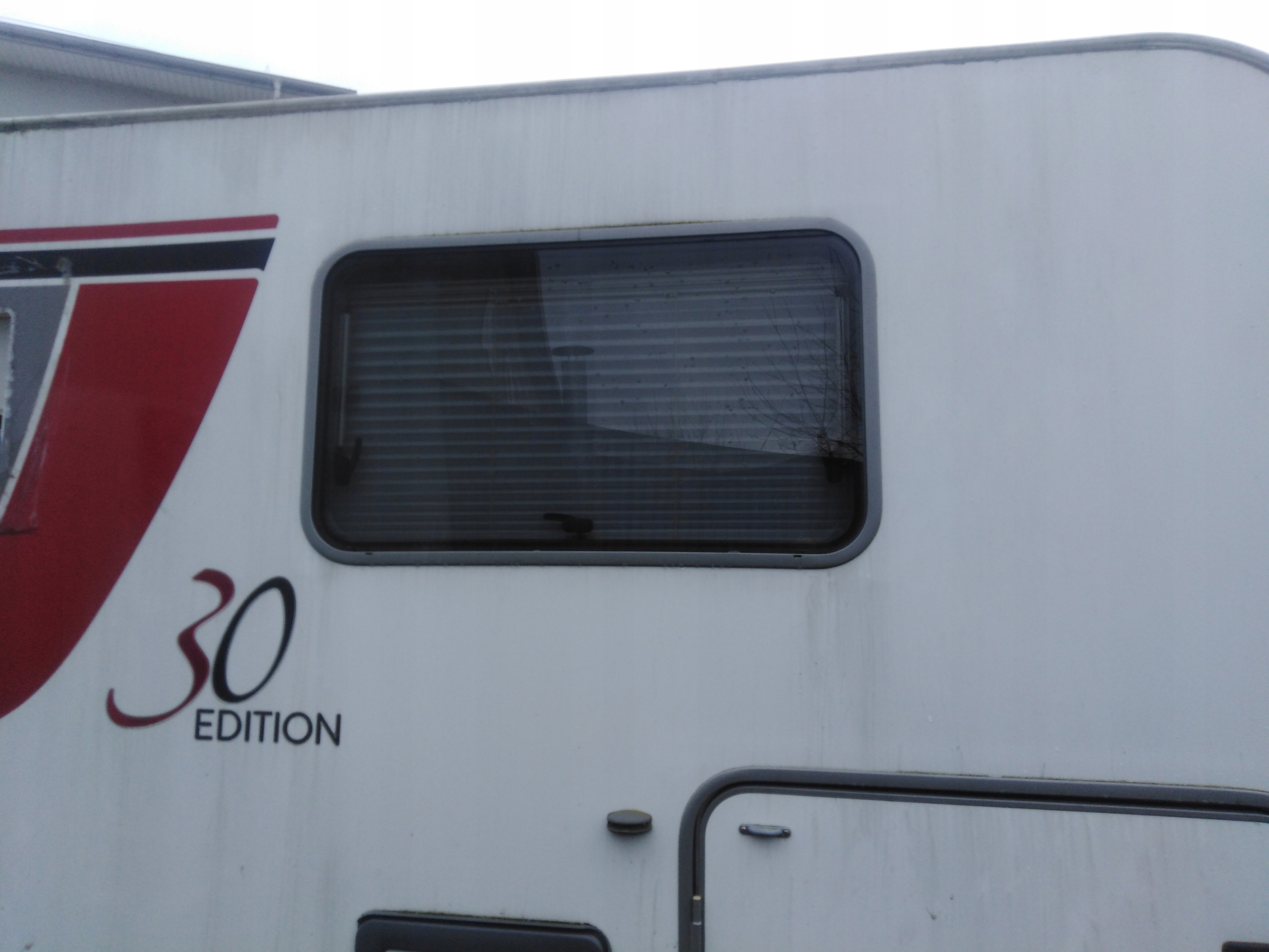 OKNO/SZYBA KASETOWA DO KAMPERA