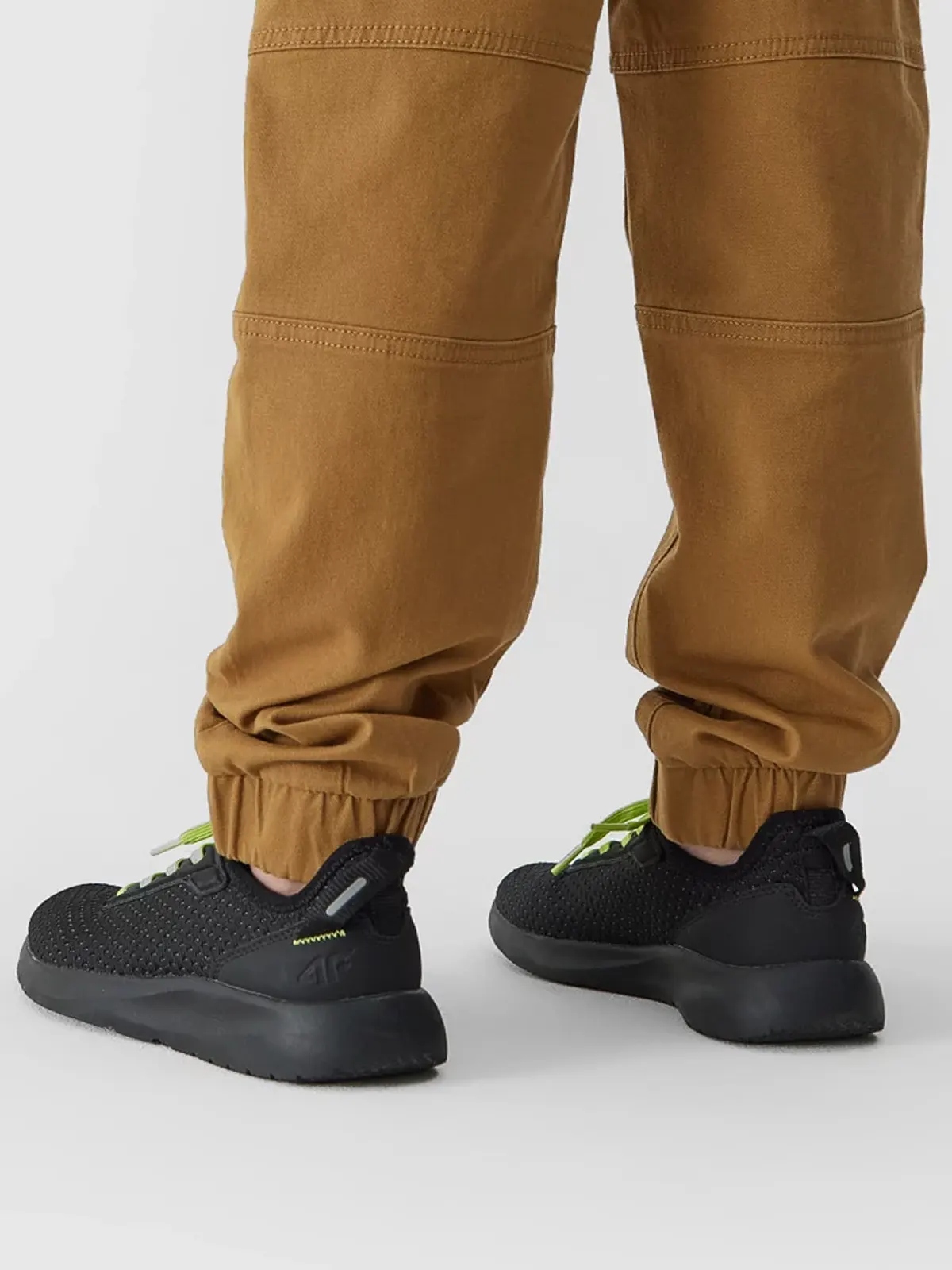 SPODNIE CHŁOPIĘCE 4F JUNIOR JOGGERY BAWEŁNA AW23M412 Fason proste