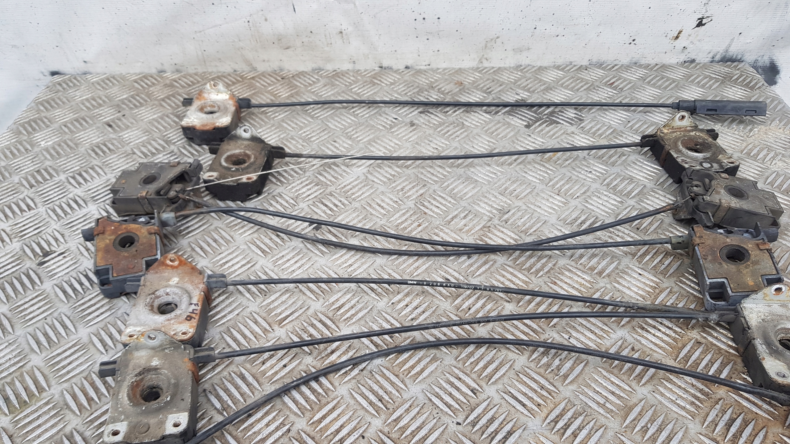BMW 3 E46 lock ZAMKI bonnets rope left + right komplet