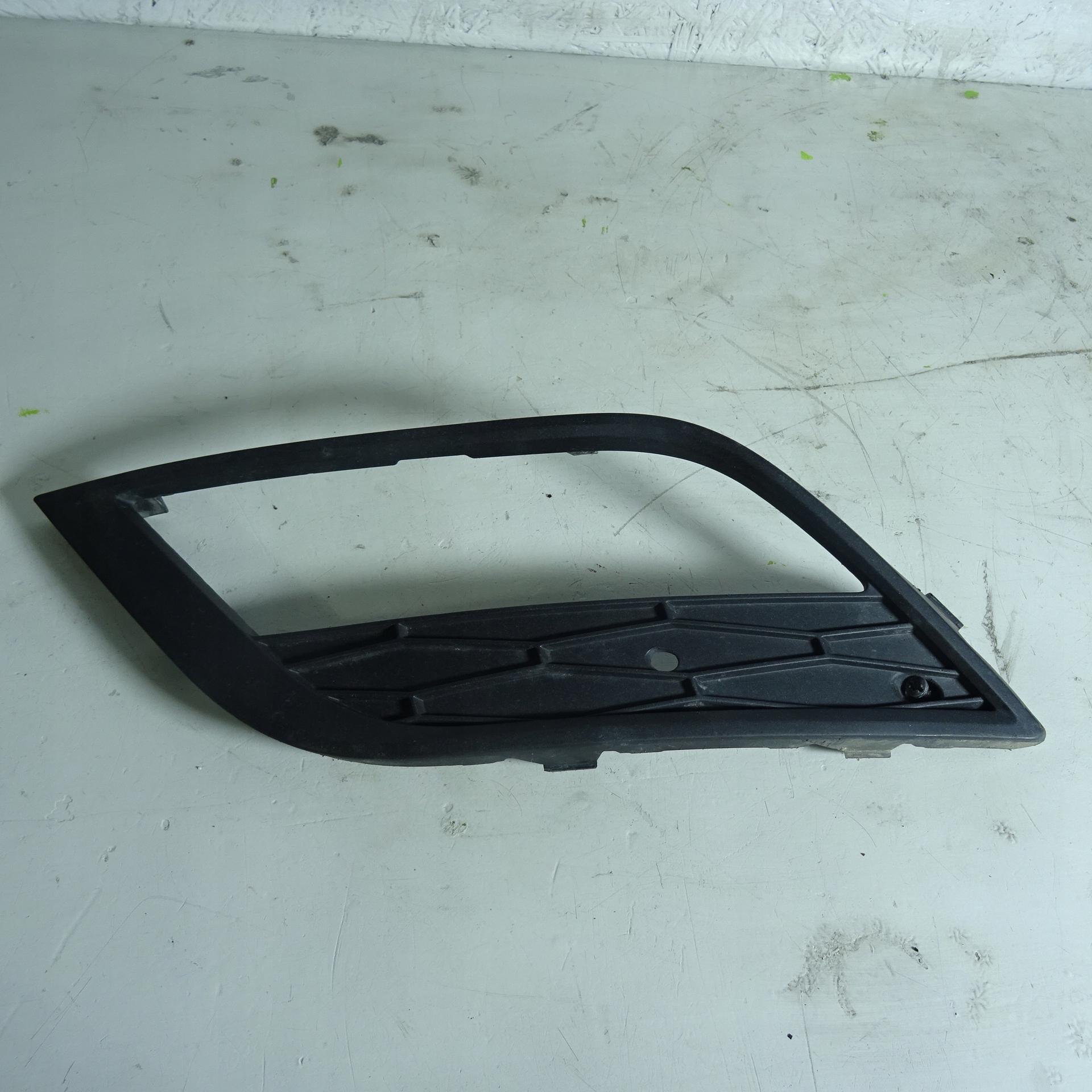 SEAT TOLEDO IV 4 left grid of a bumper 6JA807681