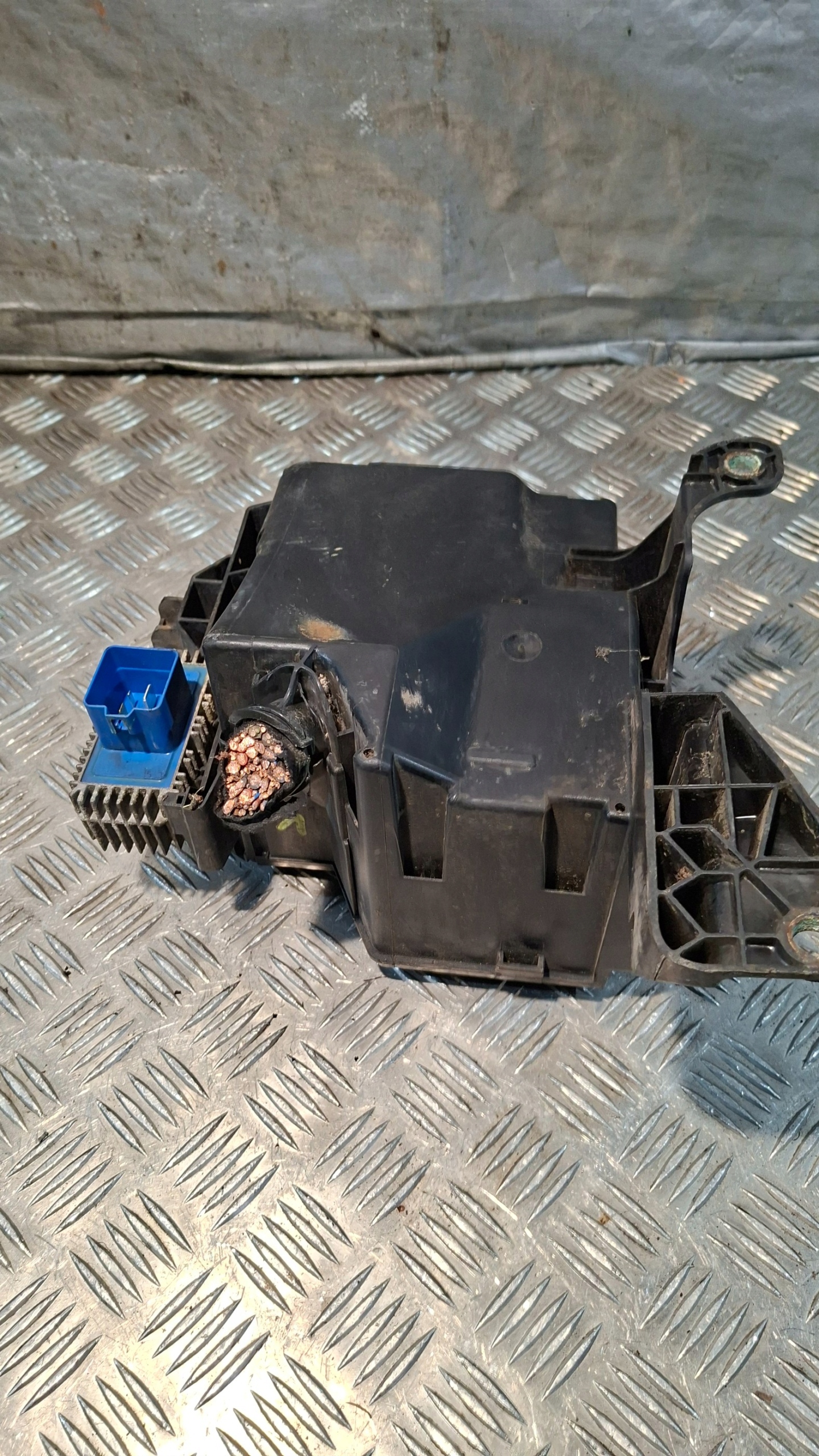 Kasten der Sicherungen OPEL CORSA C 1.3CDTI