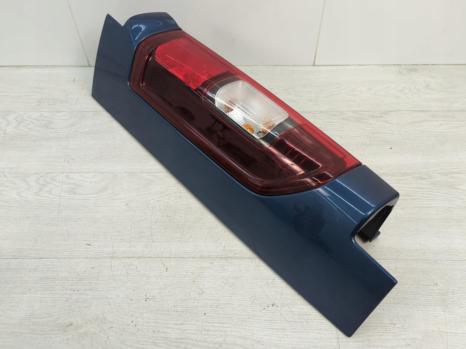 фонарь правый opel VIVARO renault TRAFIC 265A13908R