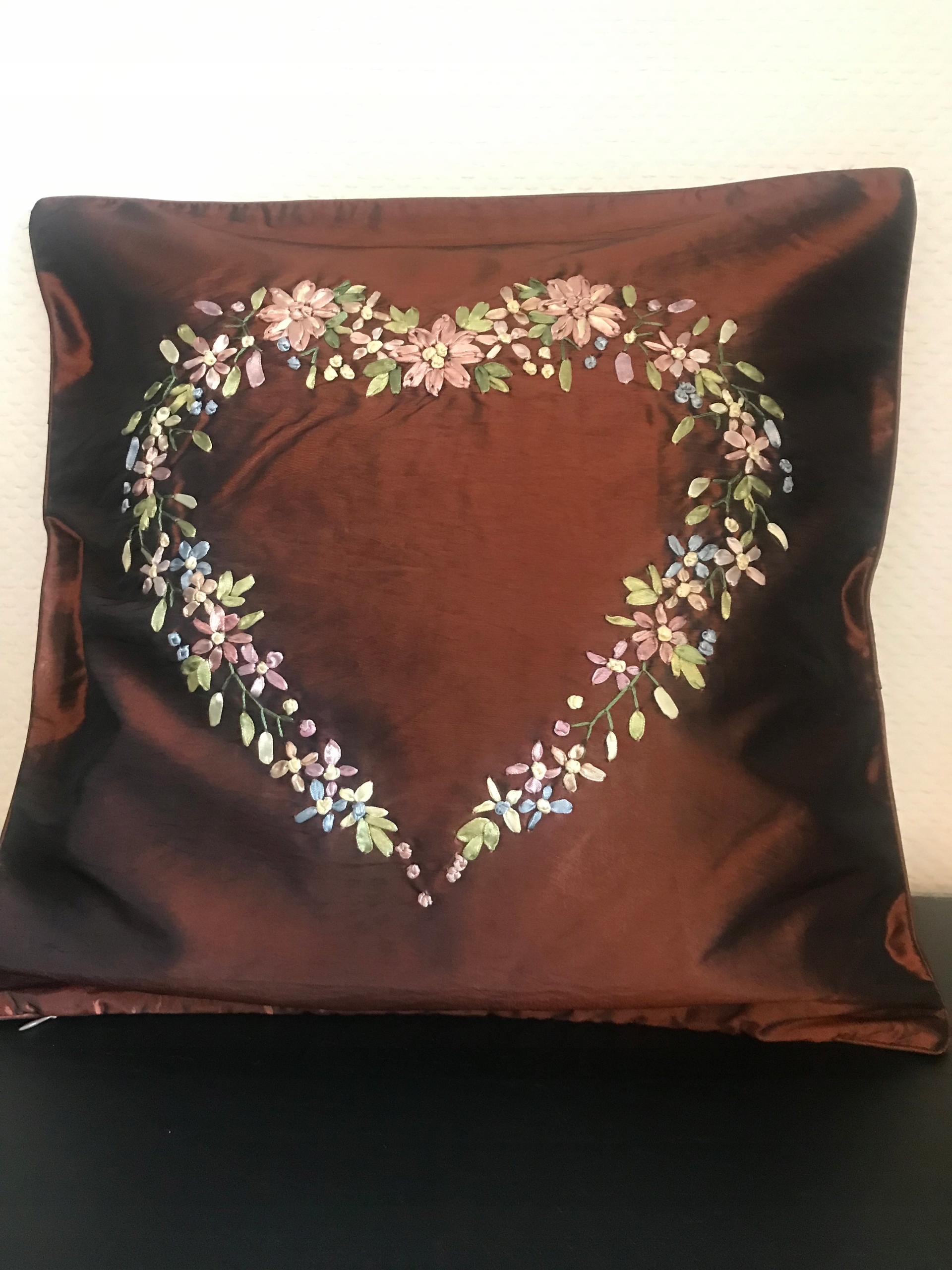 

Poszewka Haftowana Elegant Miedziana 45x45 cm