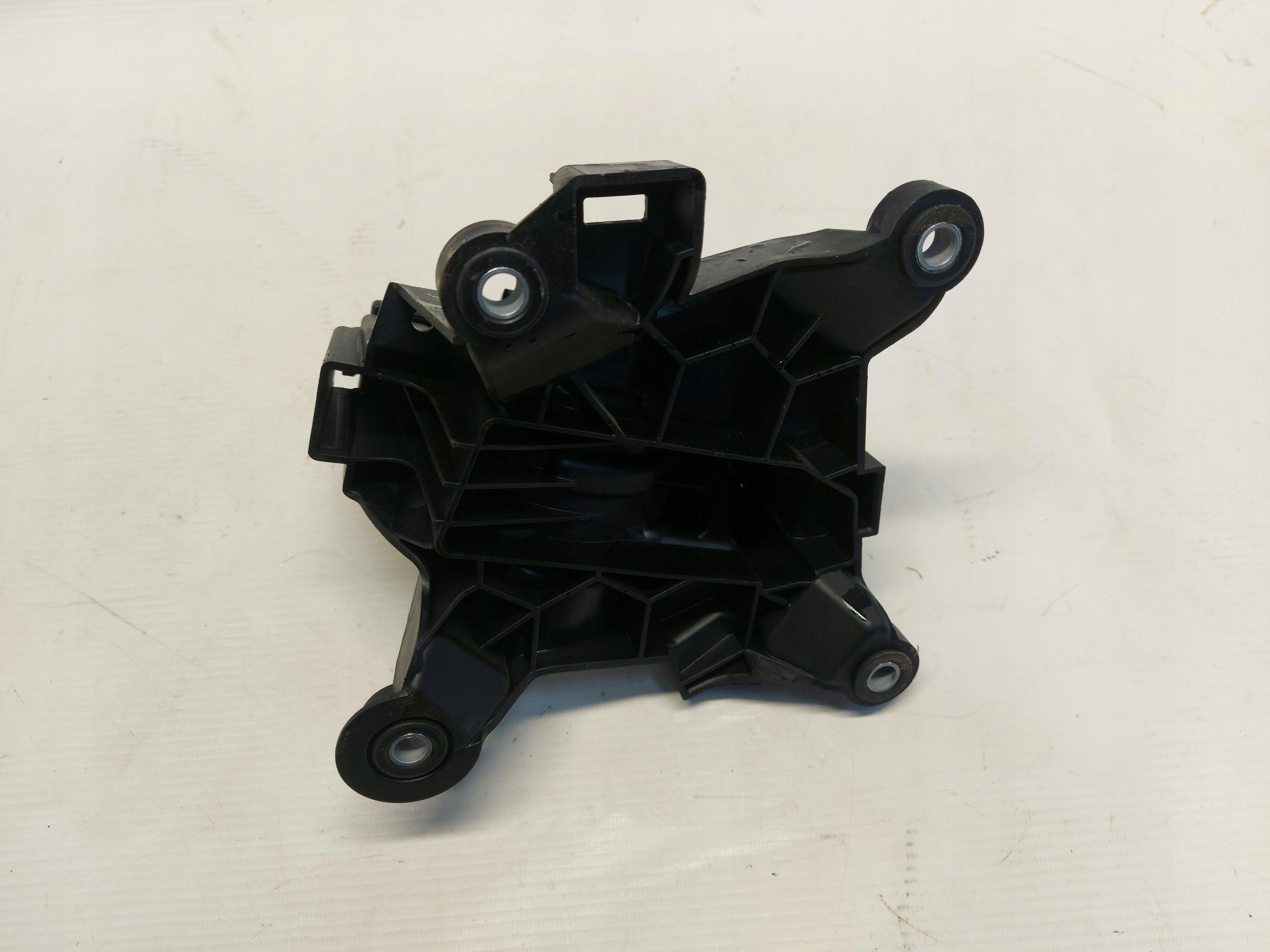 BMW iX1 X1 U11 držač POMPY vode 8490368