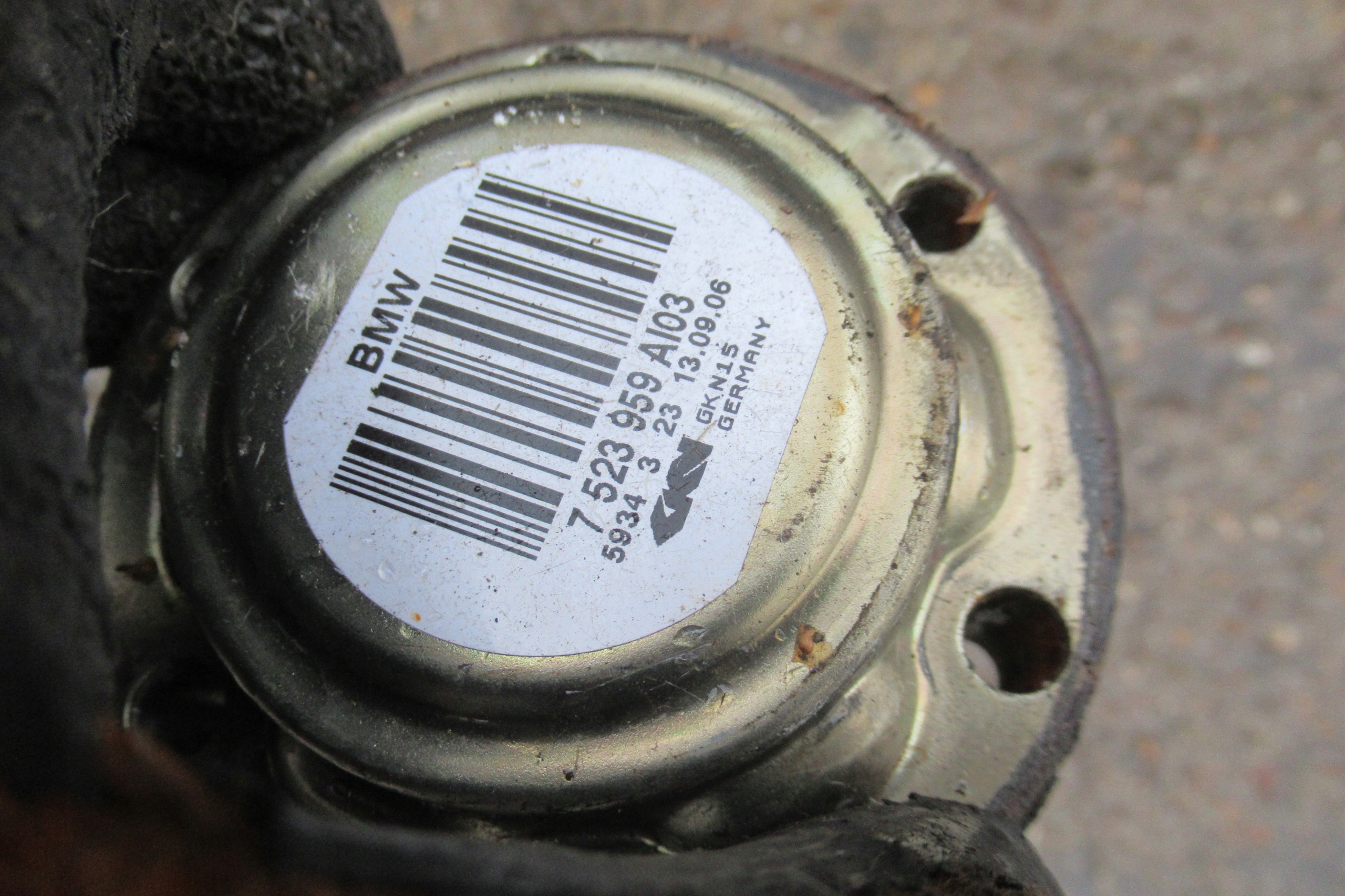 BMW E90 2.0 and semi-axis left rear part 7523959