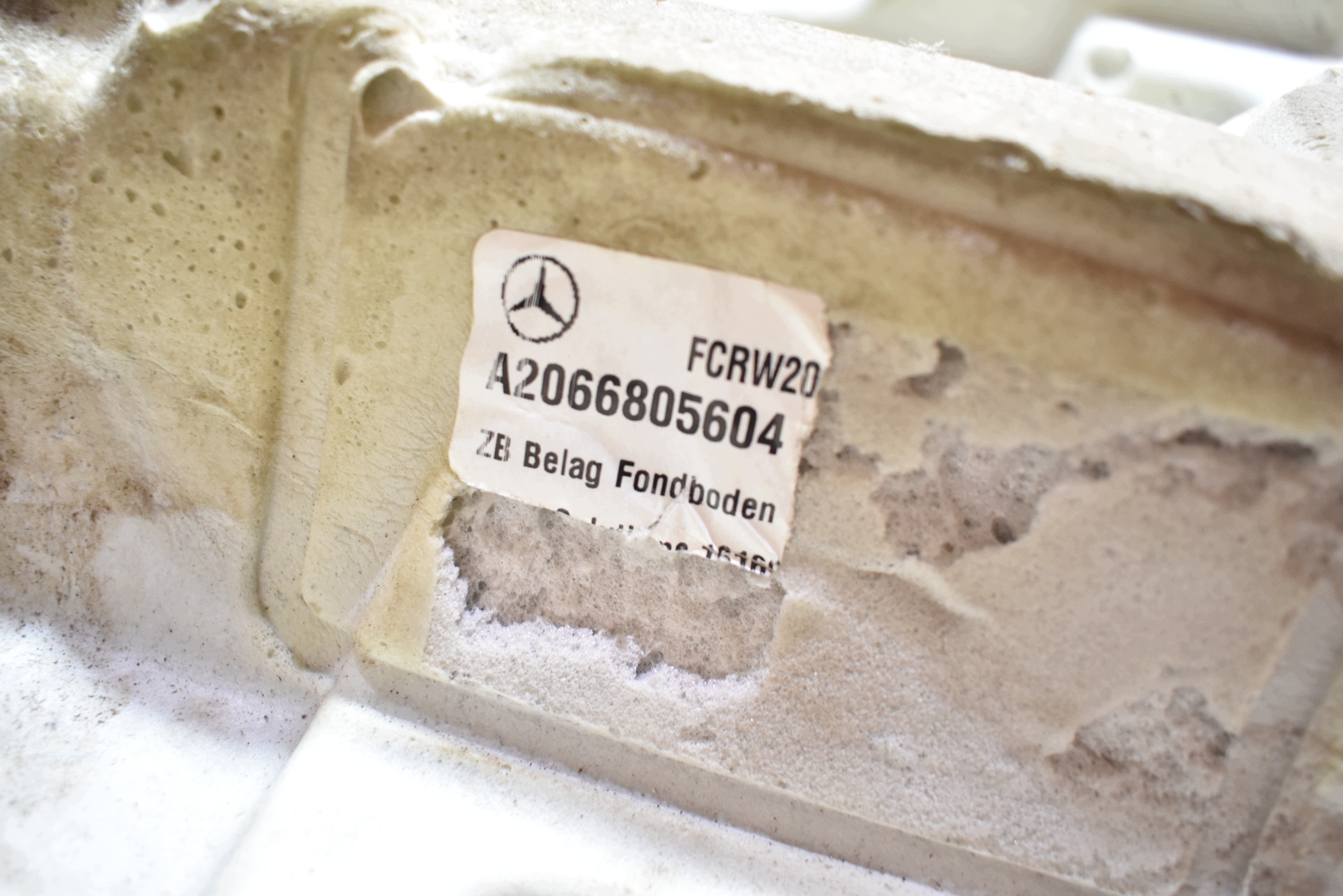 IDEALNY DYWAN far hátsó MERCEDES W206 1