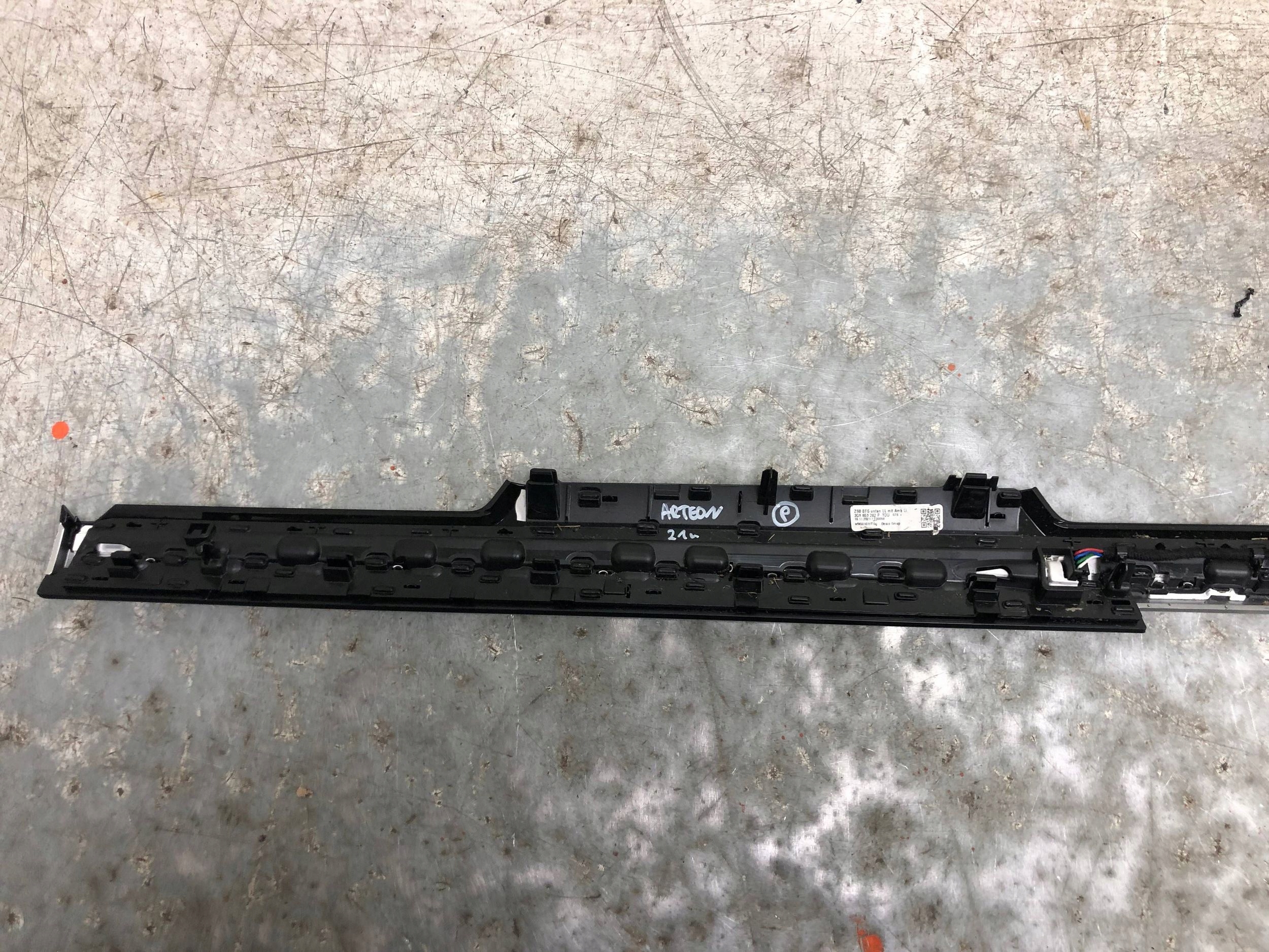 Moulage DEKOR Console AMBIENTE YDU VW ARTEON 3G8853262P