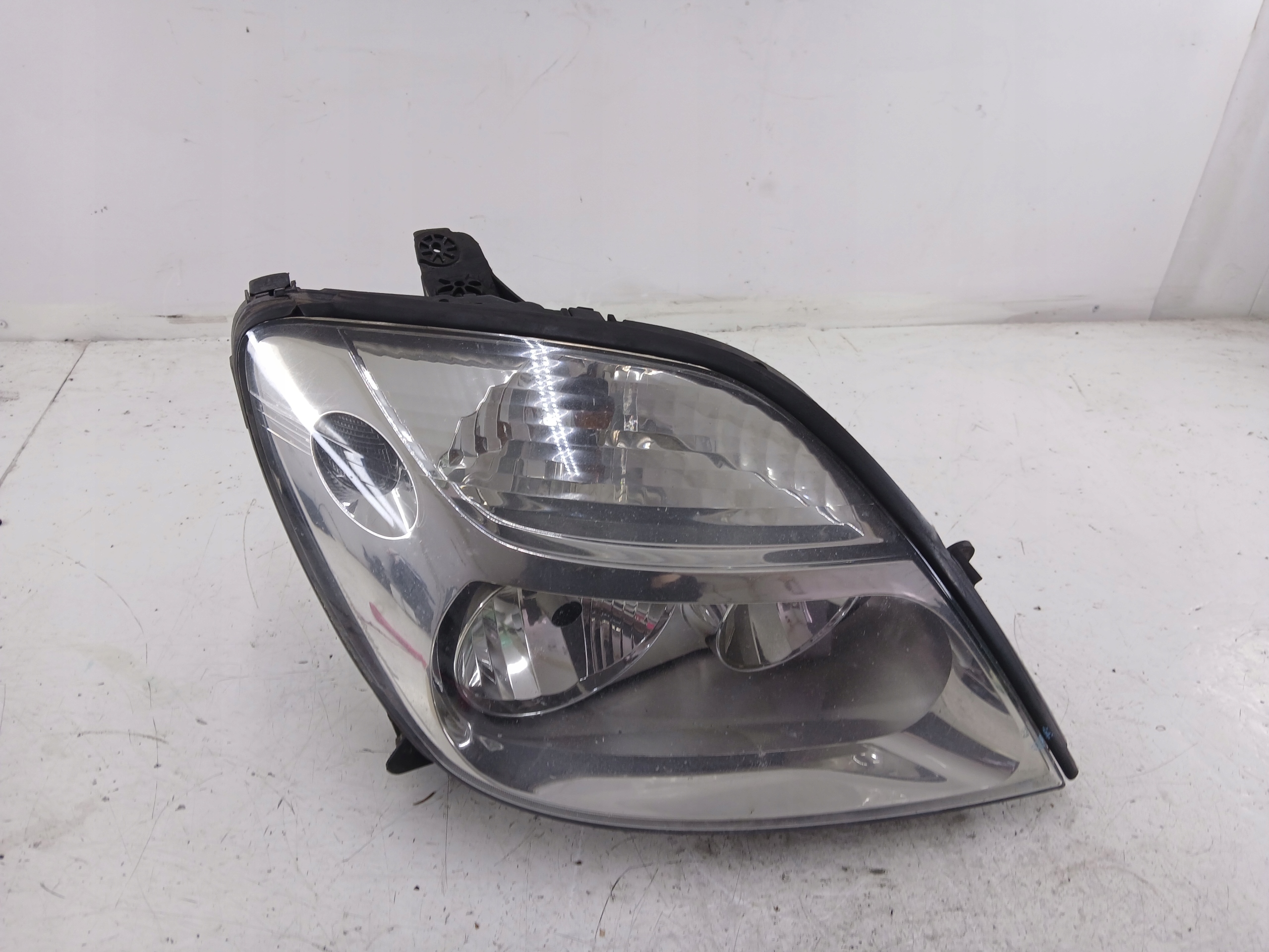 RENAULT SCENIC and LIFT light right front