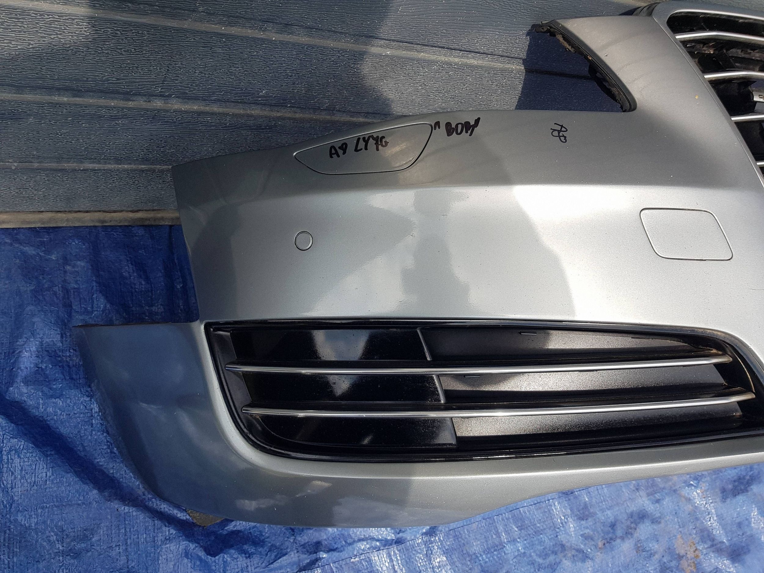 nárazník předek přední AUDI A8 D4 LY7G