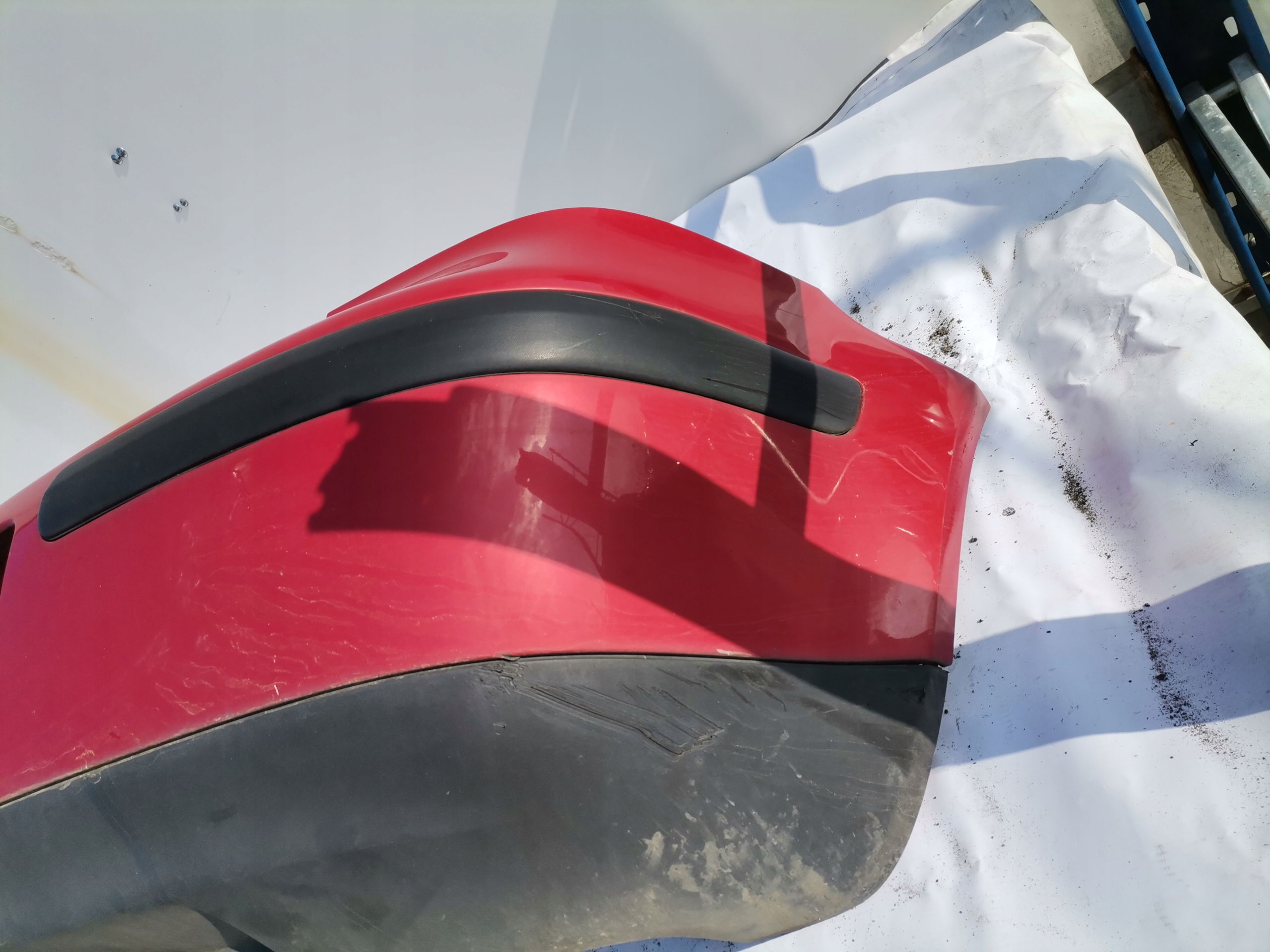 VW GOLF IV lökhárító far hátsó CZERWONY