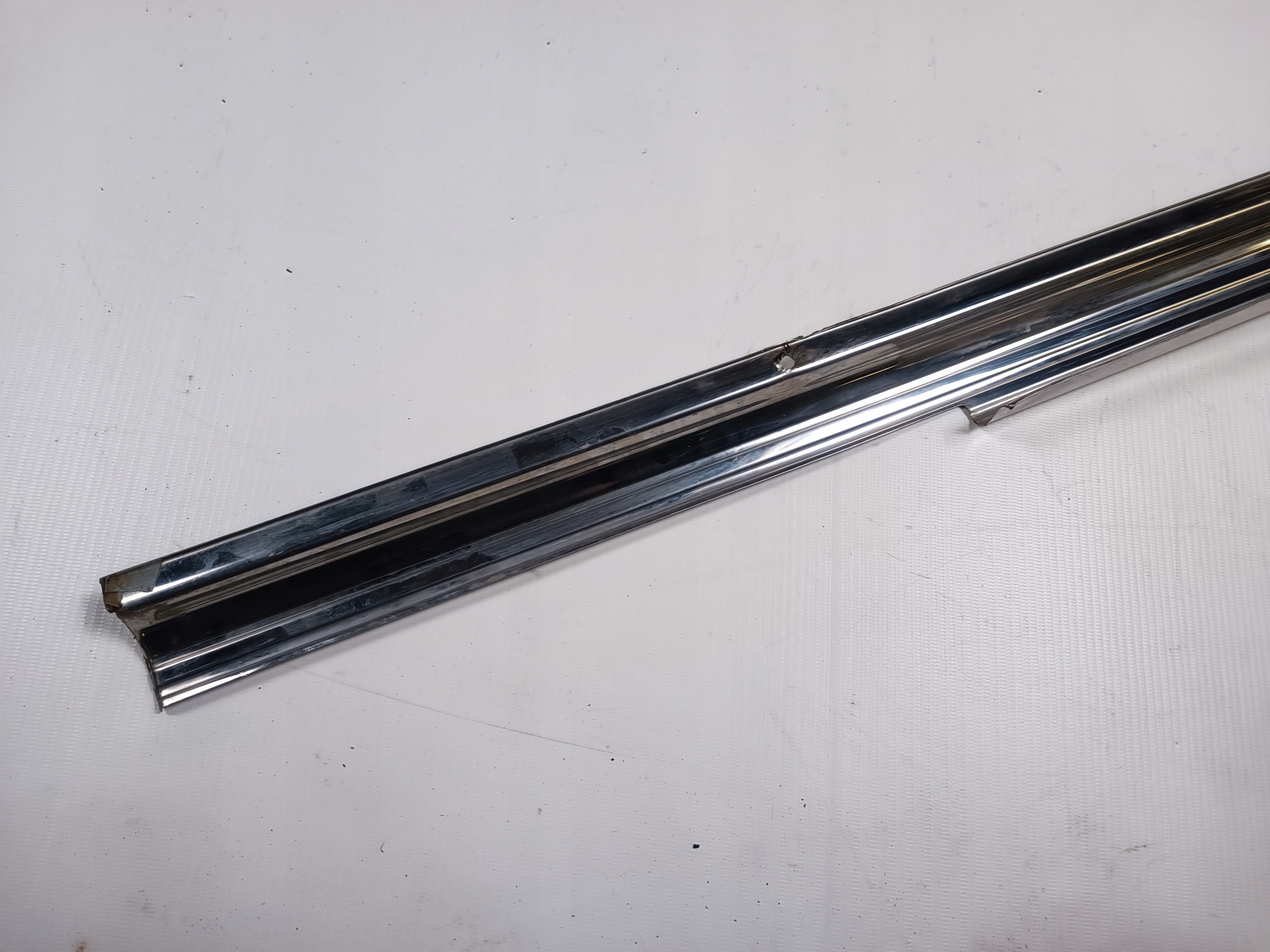moulding threshold right Mercedes SL R107 C107