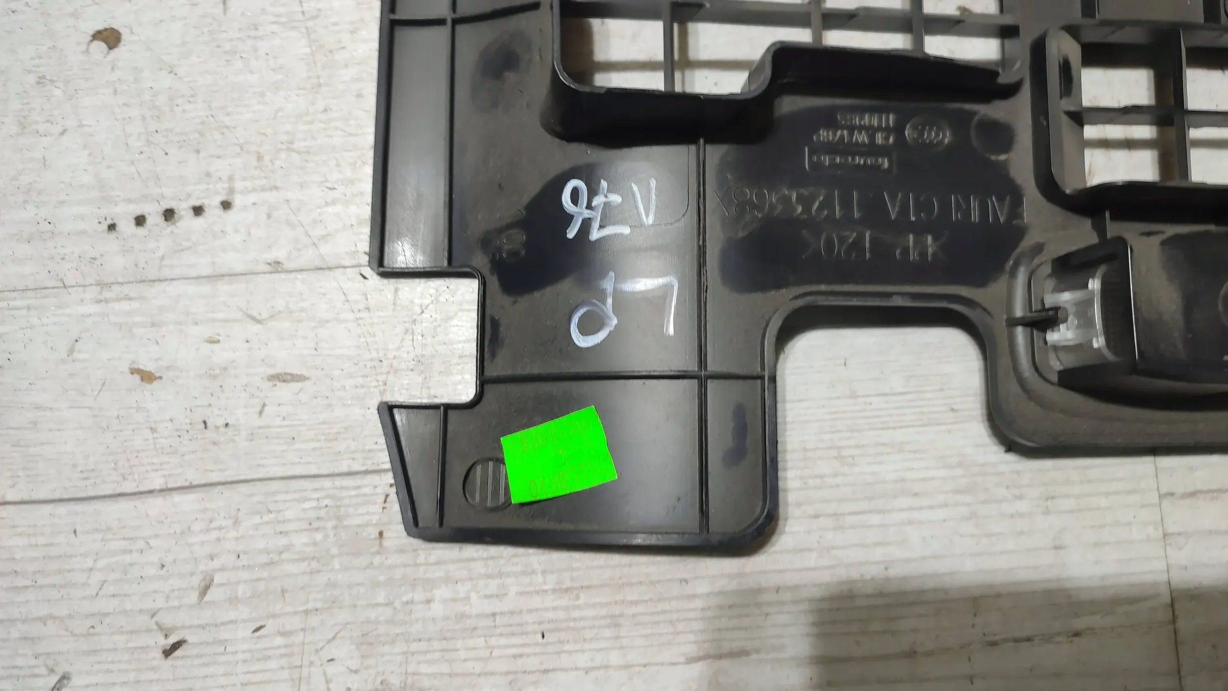 Mercedes-Benz A-classa W176 front side left cover consoles of the dashboard