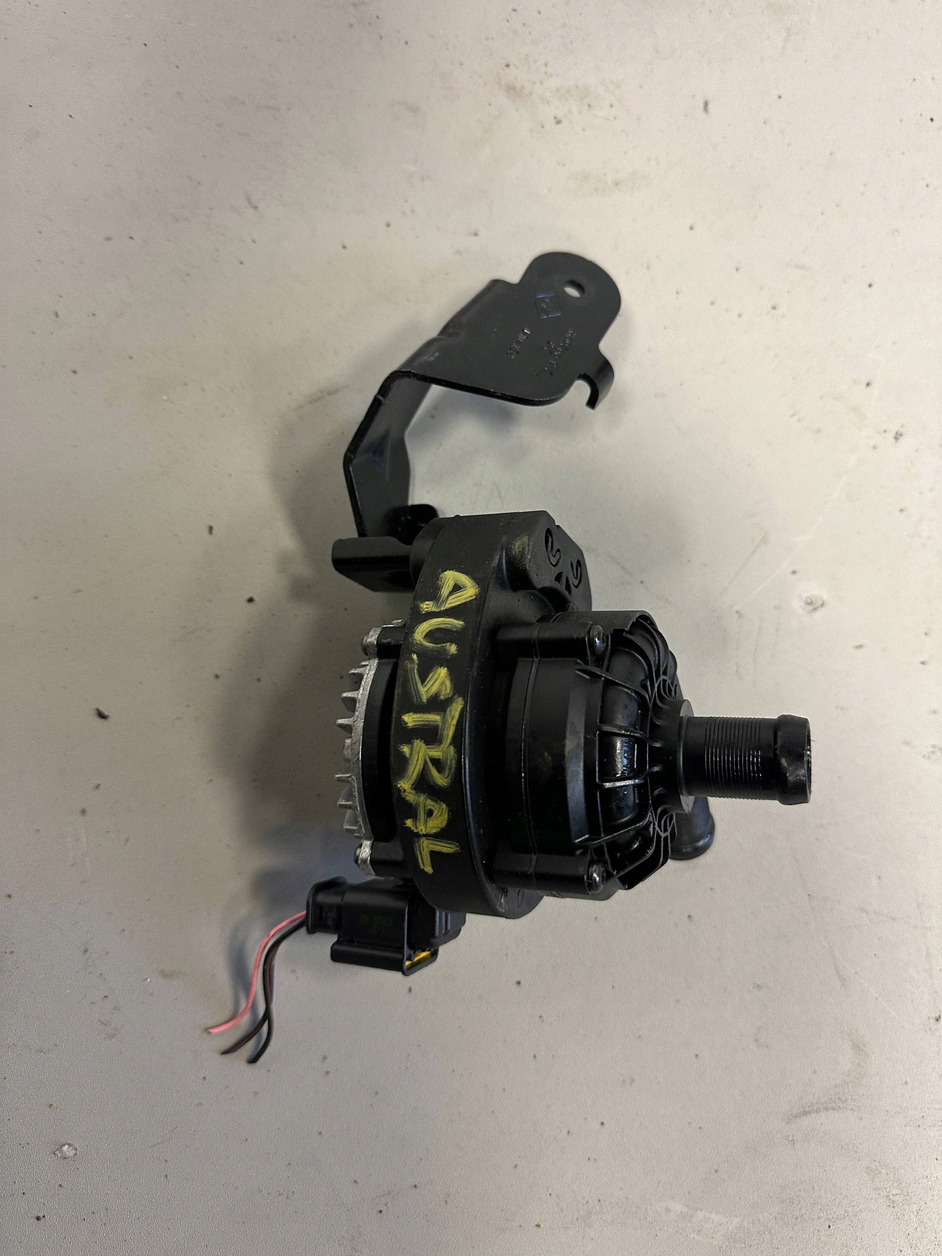 RENAULT AUSTRAL water pump 210101470R