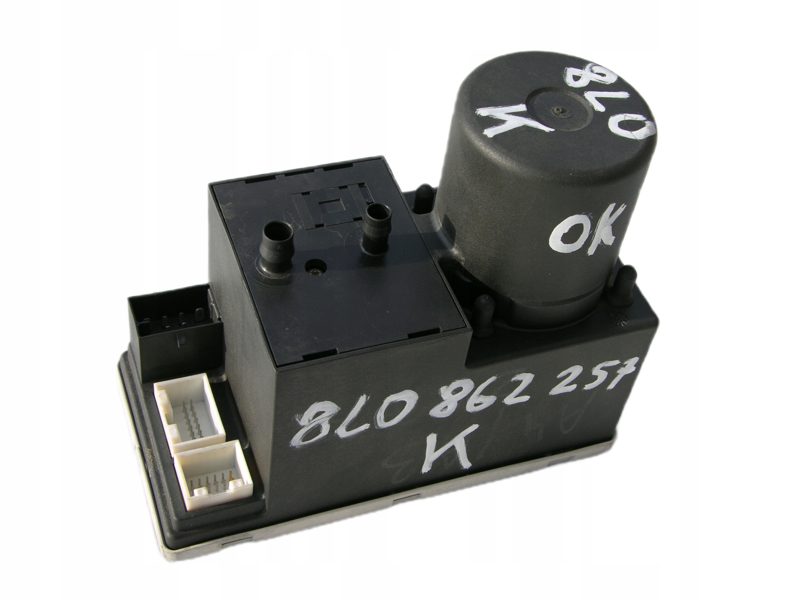 POMPKA CENTRALNEGO ZAMKA AUDI A3 A4 A6 8L0862257K