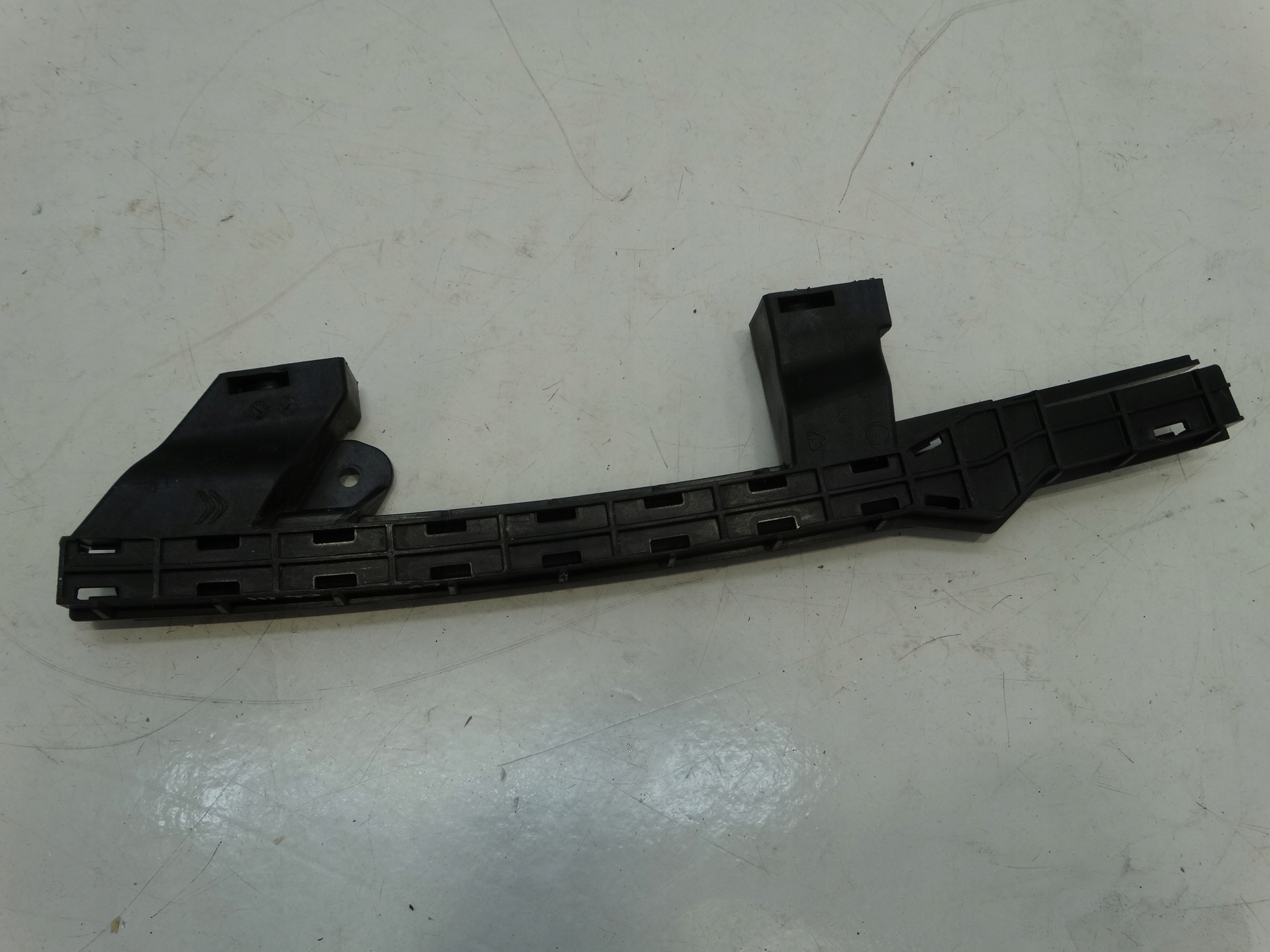 holder lights left front CITROEN C4 III 20R. 9832937680
