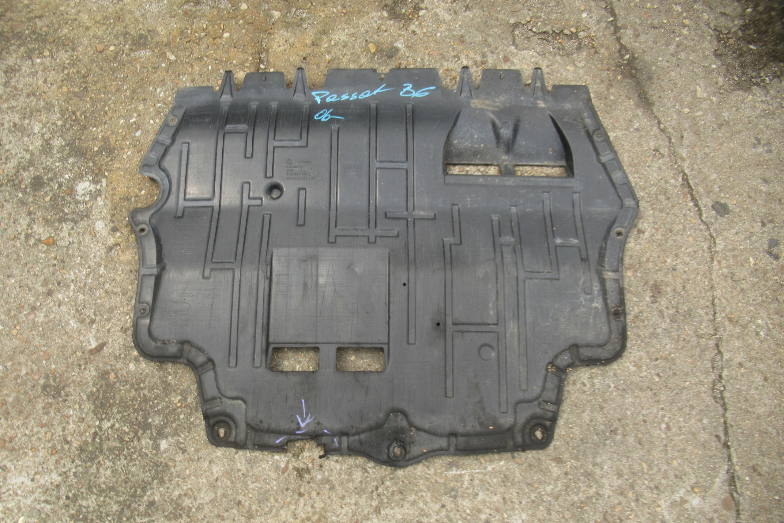 VW PASSAT B6 KOMBI 06R cover below engine