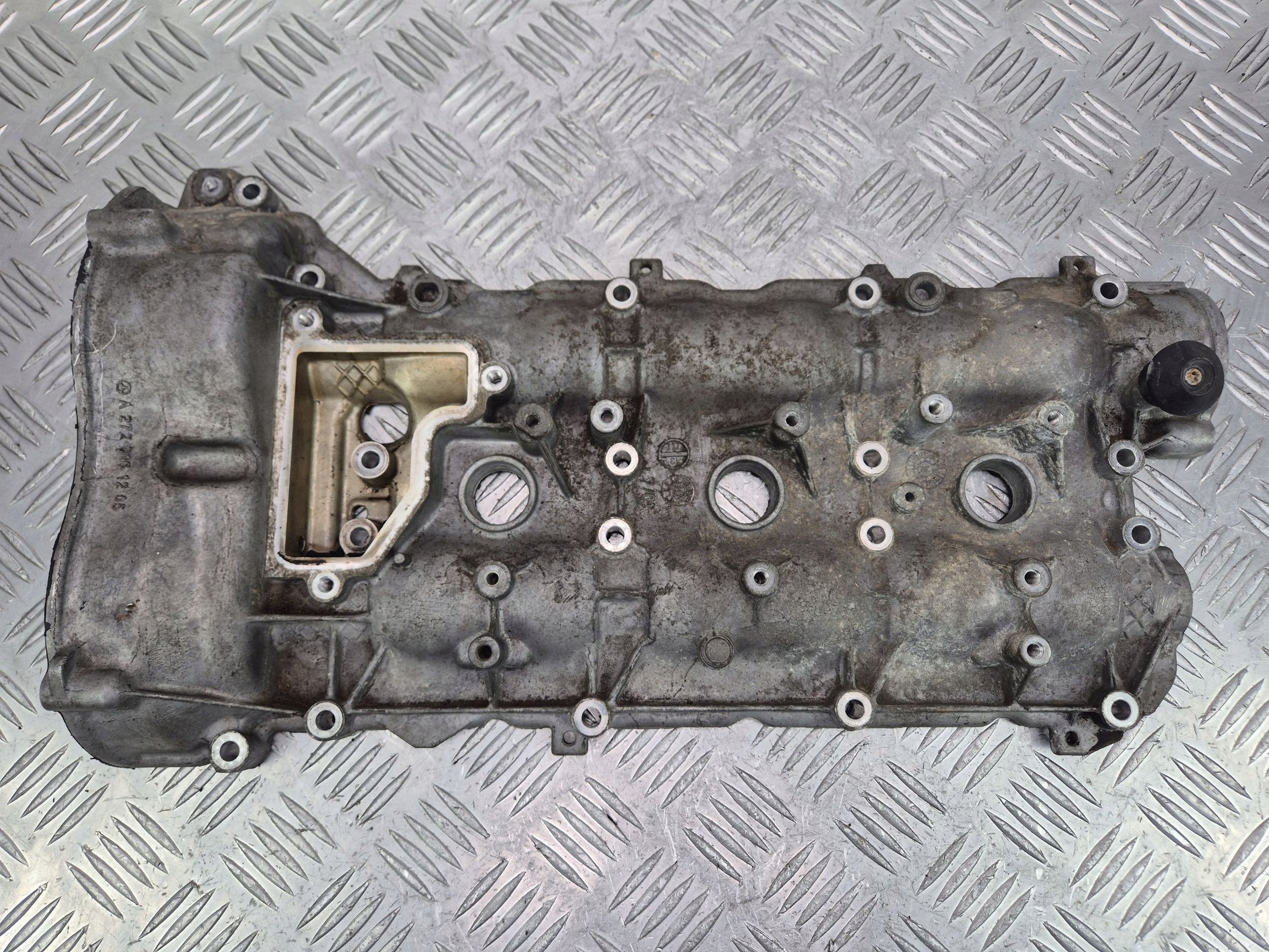 Abdeckung der Ventile Mercedes E350 W212 A2720161205 M272.977
