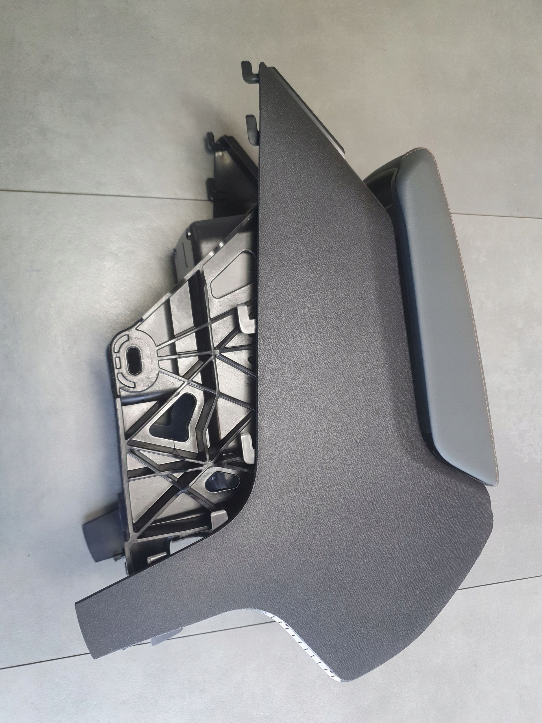 Cupra Formentor bracciolo consolle 5FF864207B